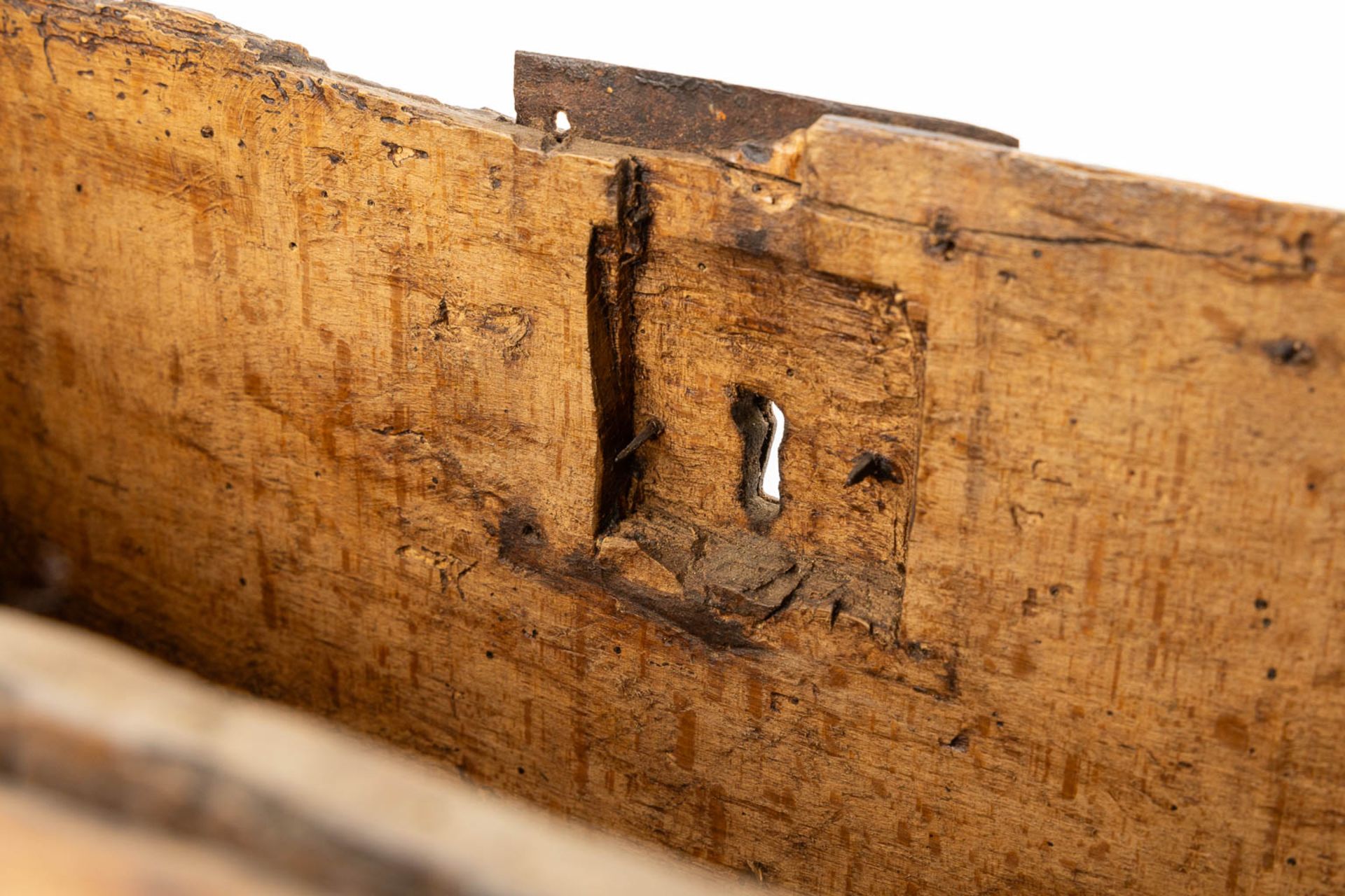 An antique money box or storage chest, wood and wrought iron, 16th/17th C. (L:20 x W:36 x H:22 cm) - Bild 11 aus 14