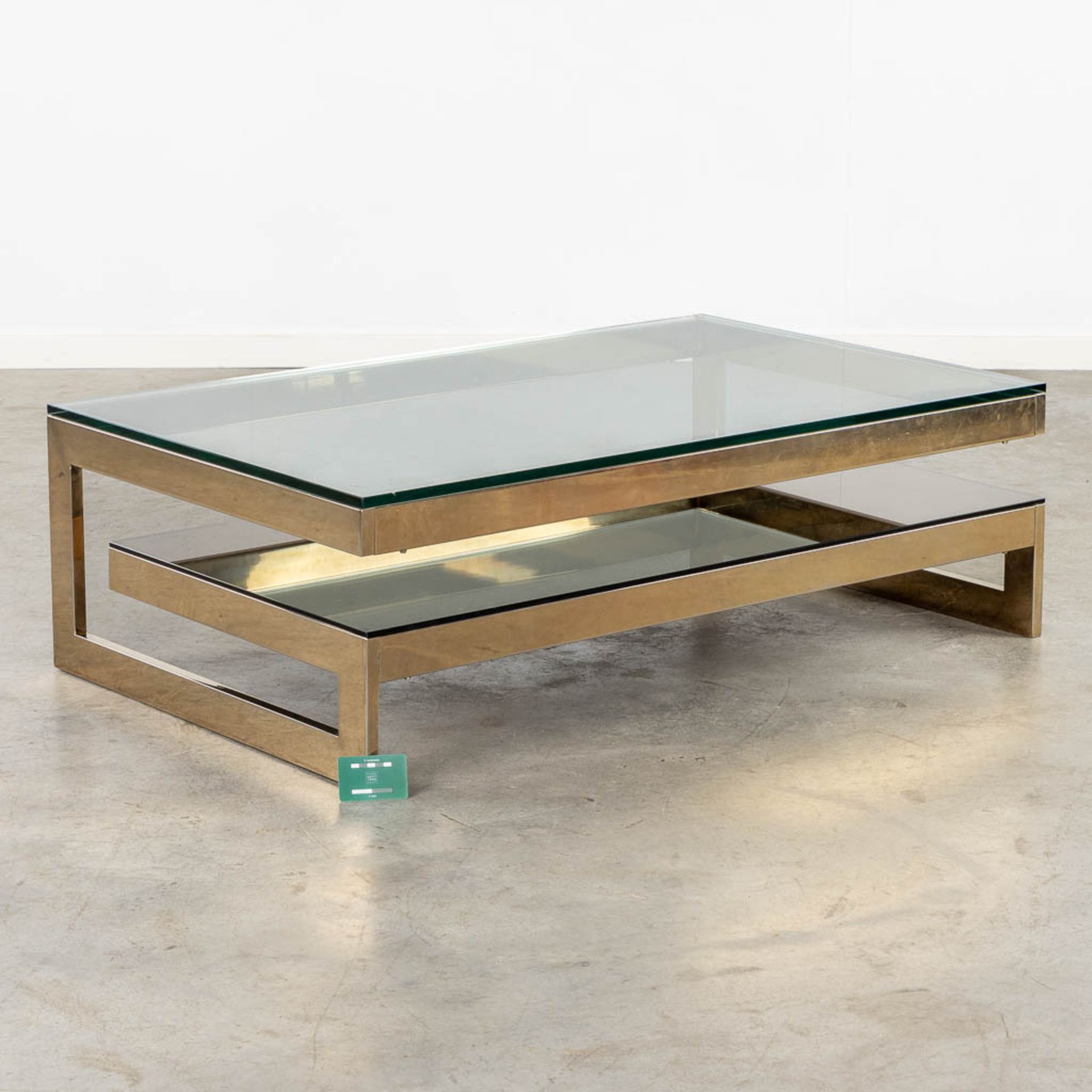 Belgo Chrome, a G-shape coffee table, gilt metal and glass. (L:120 x W:75 x H:38 cm) - Bild 2 aus 9