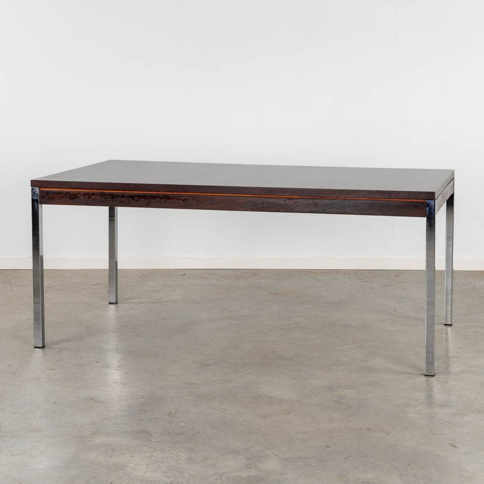 V-Form, A mid-century table. (L:90 x W:168 x H:73 cm)