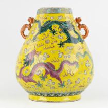 A large yellow Chinese vase with a dragon decor, Kangxi mark, 19th C. (H:47 x D:37 cm)