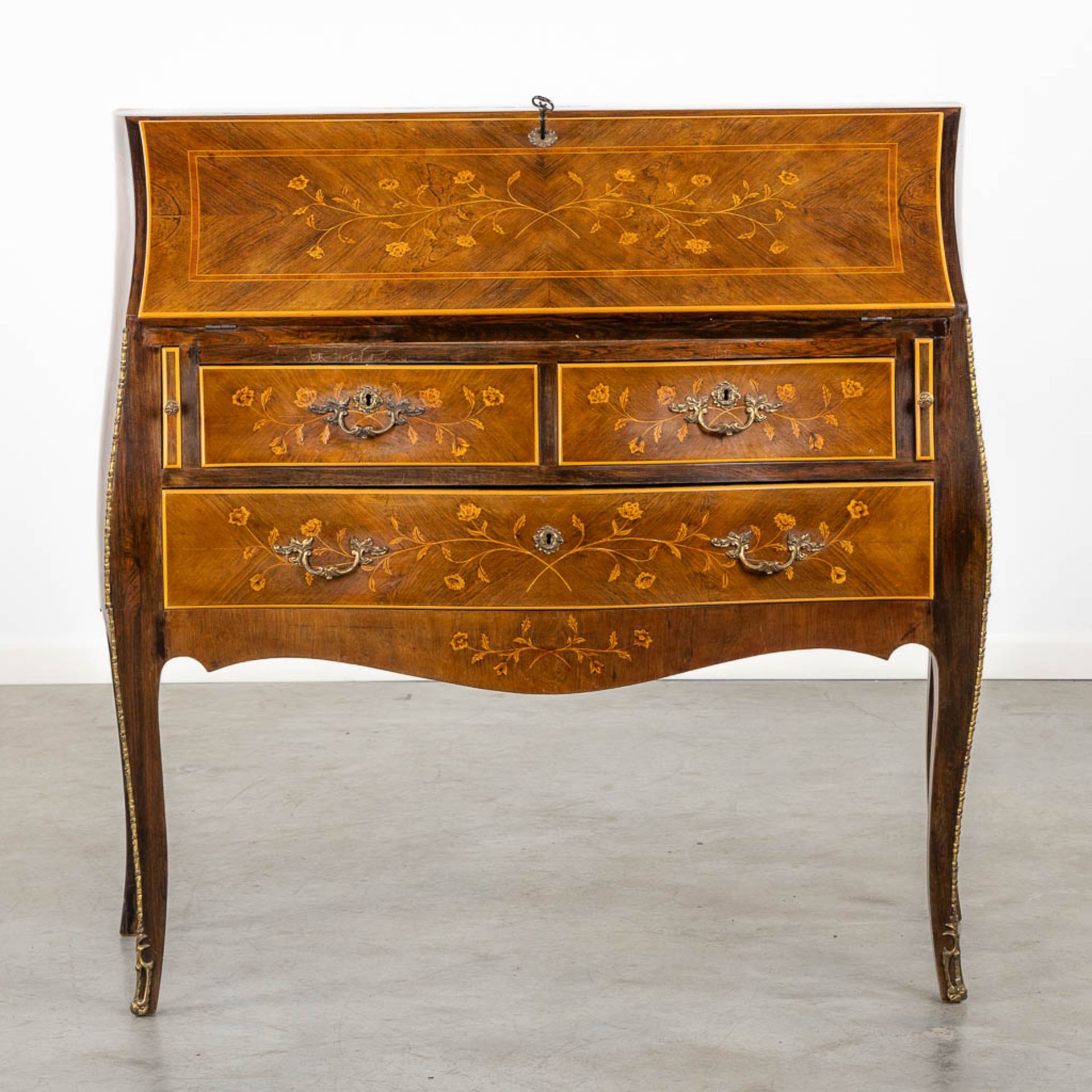 A secretaire, marquetry inlay mounted with bronze in Louis XV style. Circa 1970. (L:47 x W:101 x H:1 - Bild 6 aus 18