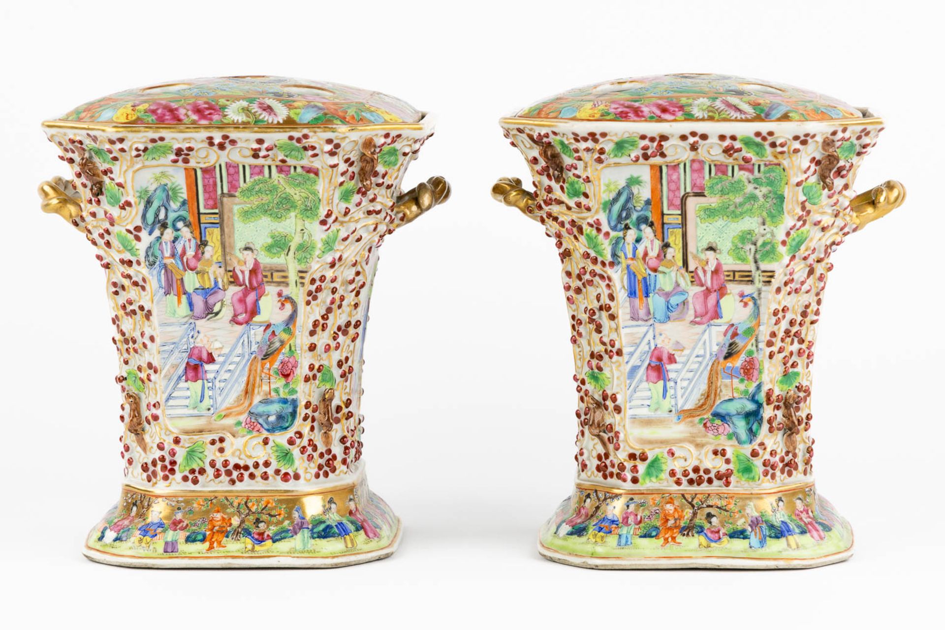 A pair of Chinese Canton Pic-Fleurs with a moulded decor and scnes with ladies, 19th C. (L:19 x W:2 - Image 3 of 19