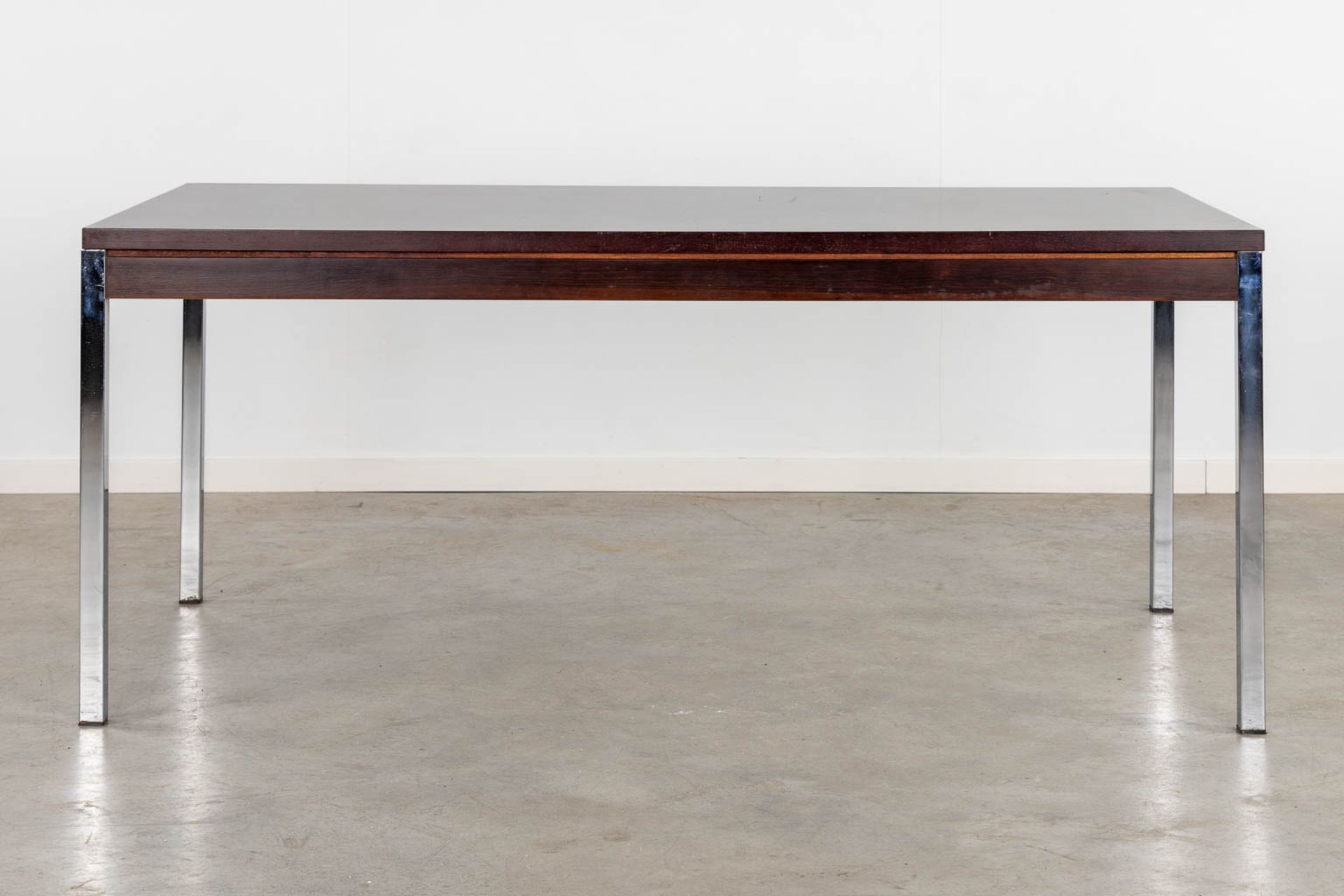 V-Form, A mid-century table. (L:90 x W:168 x H:73 cm) - Bild 7 aus 11