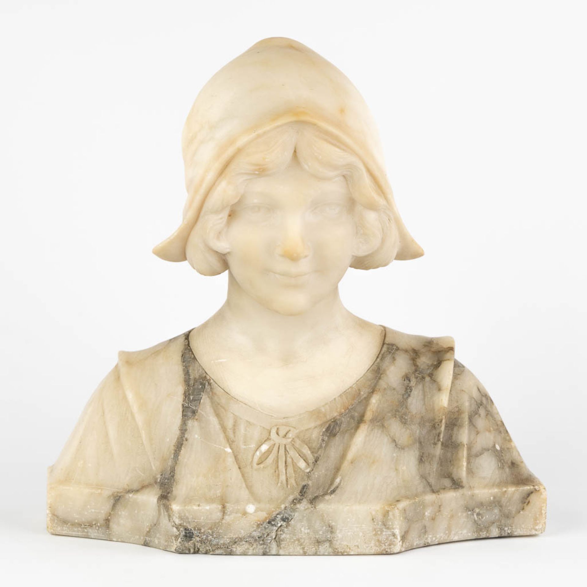 Guglielmo PUGI (c.1850-1915) 'Buste of a lady' sculptured alabaster. (L:18 x W:32 x H:32 cm) - Bild 3 aus 11