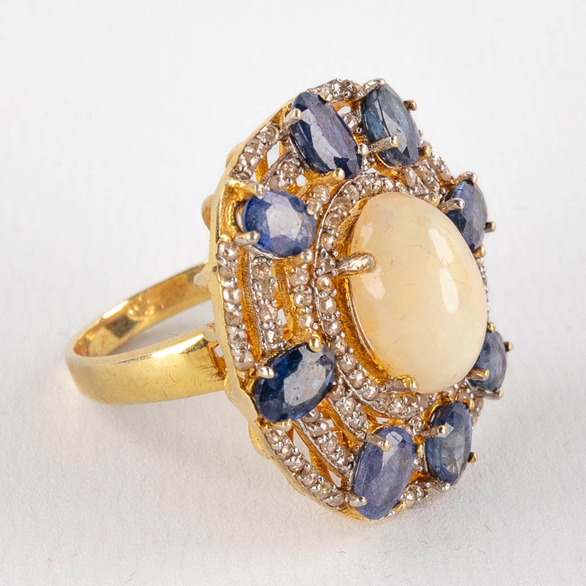A ring, gilt silver with an Opal, sapphires, opal and 'old cut' diamonds. Ring size: 57. 10,26g. - Image 5 of 11