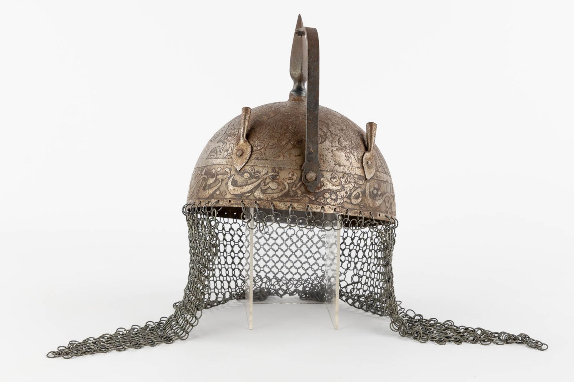 A decorative shield, axe and helmet in Ottoman style. 20th C. (D:48 cm) - Image 14 of 19