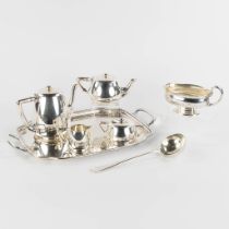 Wiskemann, a silver-plated coffee and tea service, added a ladle and saucer. (L:36 x W:55 cm)