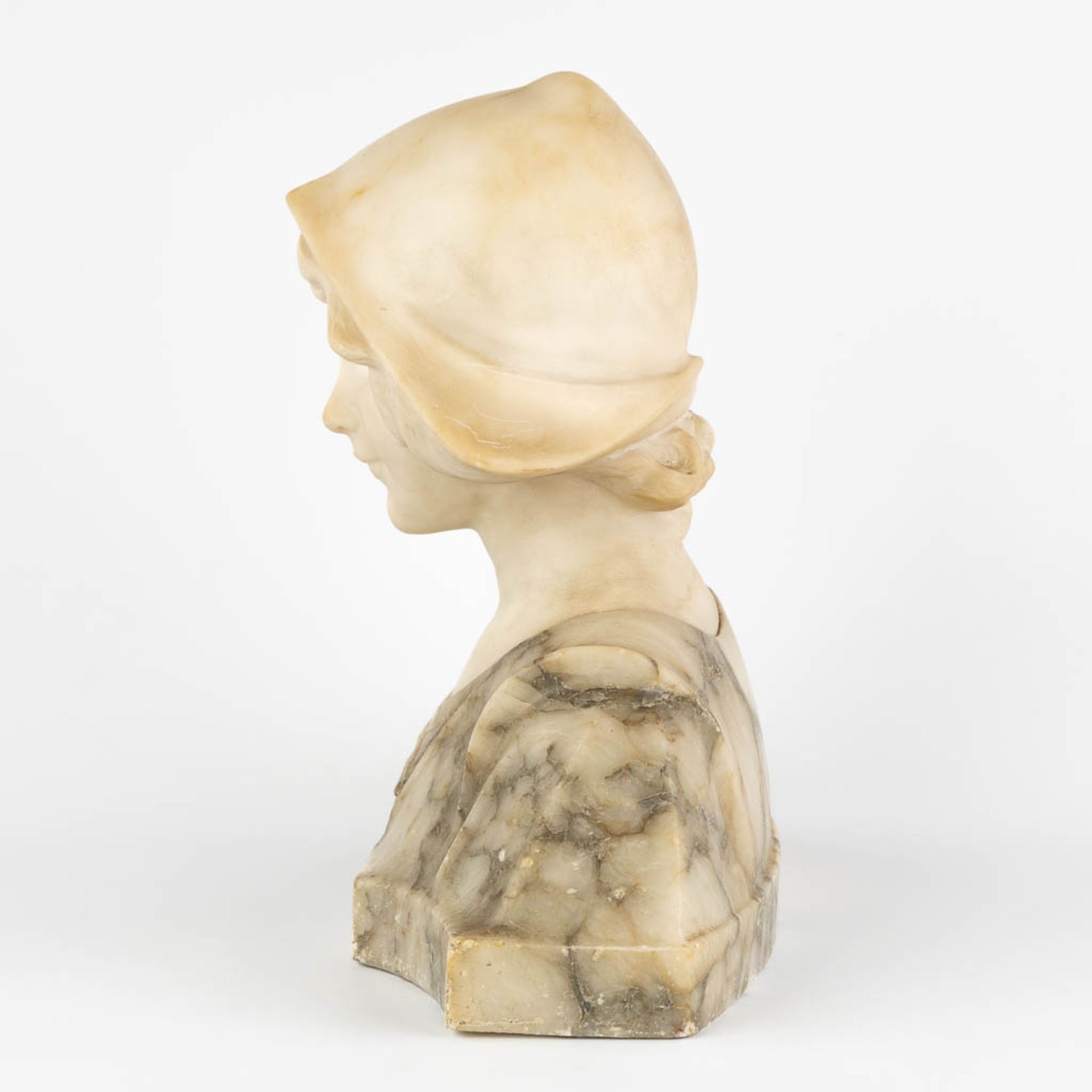Guglielmo PUGI (c.1850-1915) 'Buste of a lady' sculptured alabaster. (L:18 x W:32 x H:32 cm) - Bild 4 aus 11
