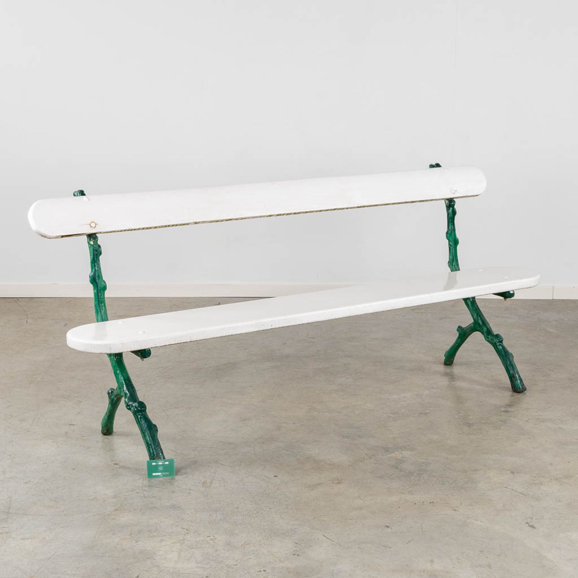 A white patinated garden bench on a cast-iron base. (L:51 x W:195 x H:83 cm) - Image 2 of 11