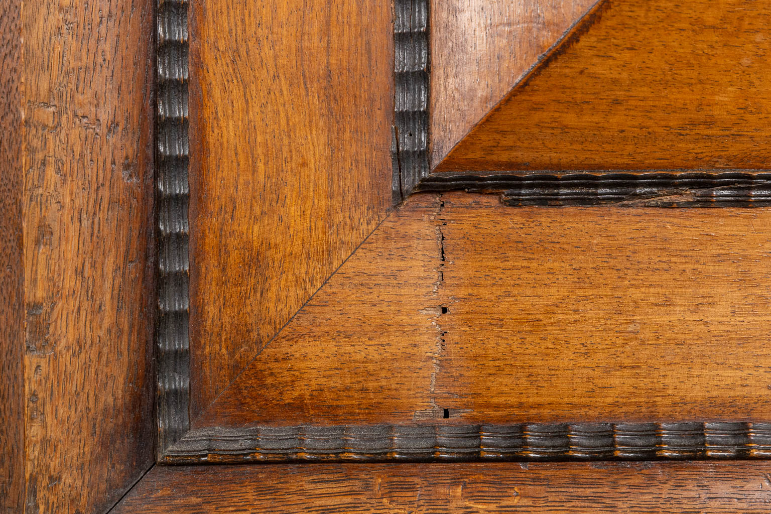 An antique 'Dutch pillow cabinet', ebonised wood, 19th C. (L:74 x W:182 x H:210 cm) - Image 15 of 20