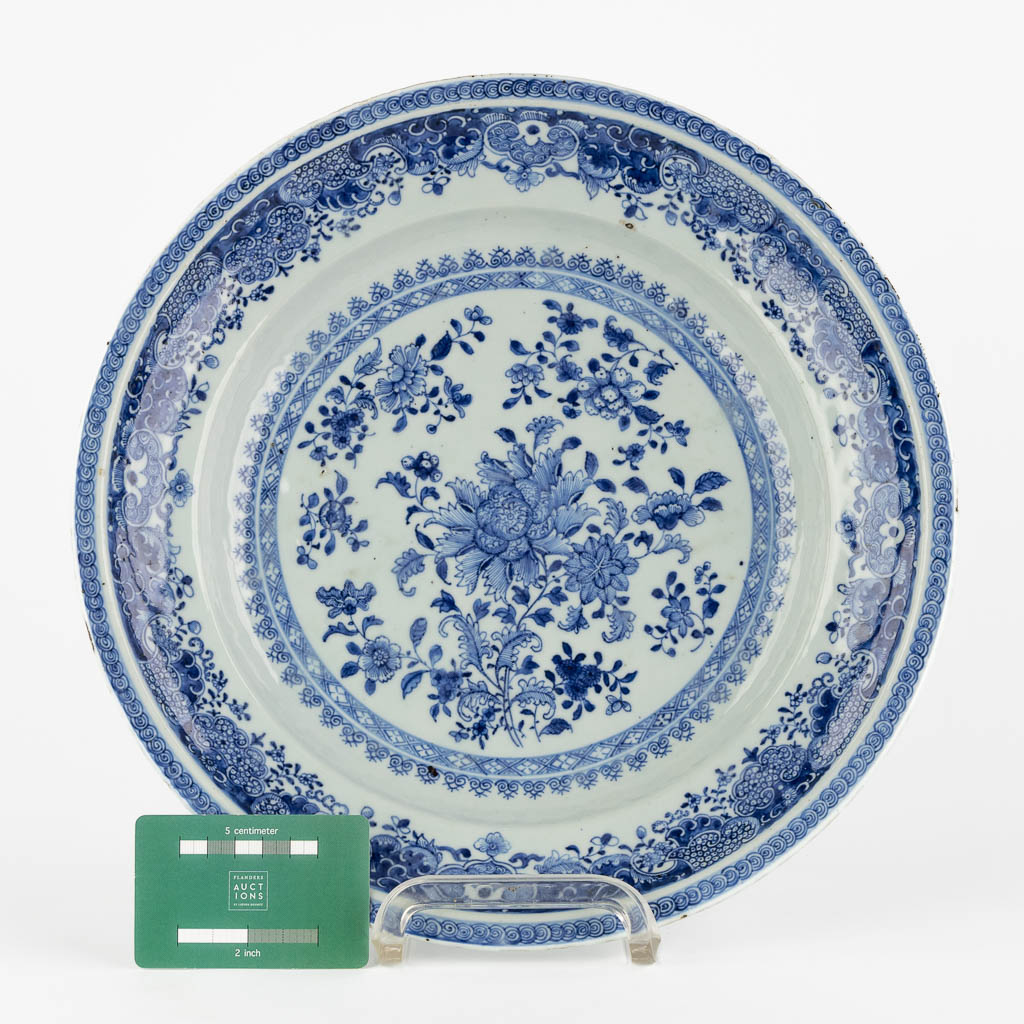A Chinese charger with a blue-white decor. 18th/19th C. (D:33 cm) - Image 2 of 10