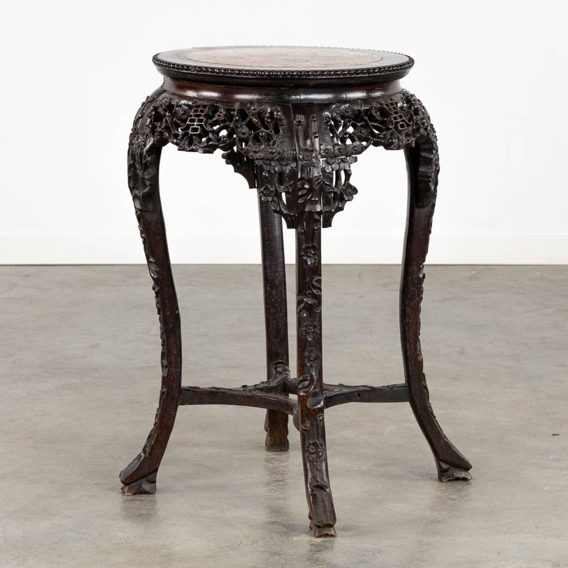 A richly sculptured Chinese hardwood side table or pedestal with a marble. (H:71 x D:53 cm) - Bild 3 aus 12