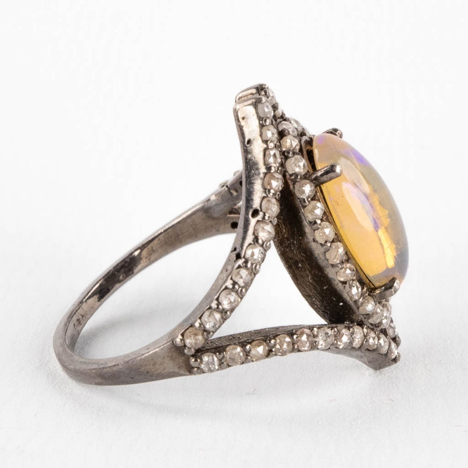 A ring with central opal stone and uncut diamonds, silver. 6,43g. Ring size 63. - Image 8 of 9