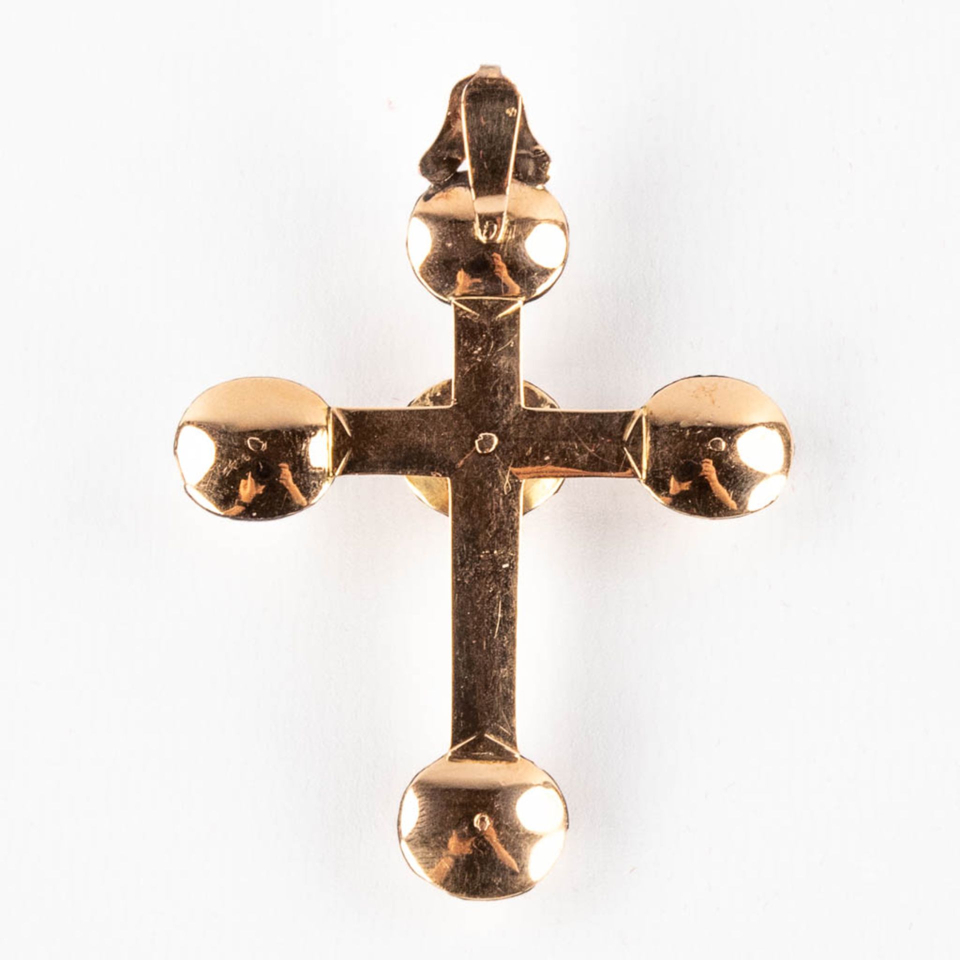 An antique Capucine cross pendant, 18ct yellow gold with old cut diamonds, 19th C. 12,06g. (L:1,1 x - Image 8 of 10