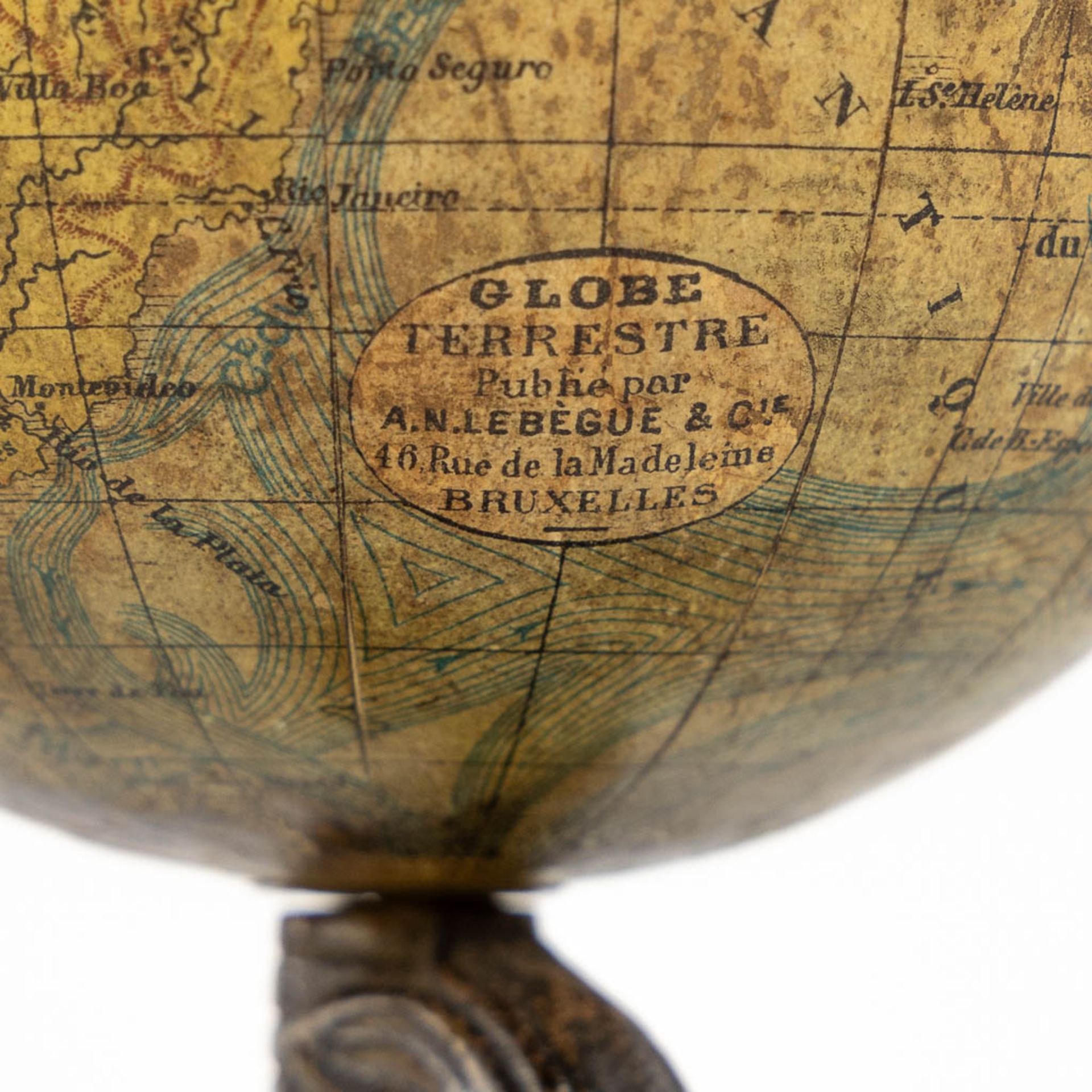 J. Lebegue & Cie, an antique globe on a cast-iron base. Circa 1900. (H:19 x D:10 cm) - Bild 9 aus 13