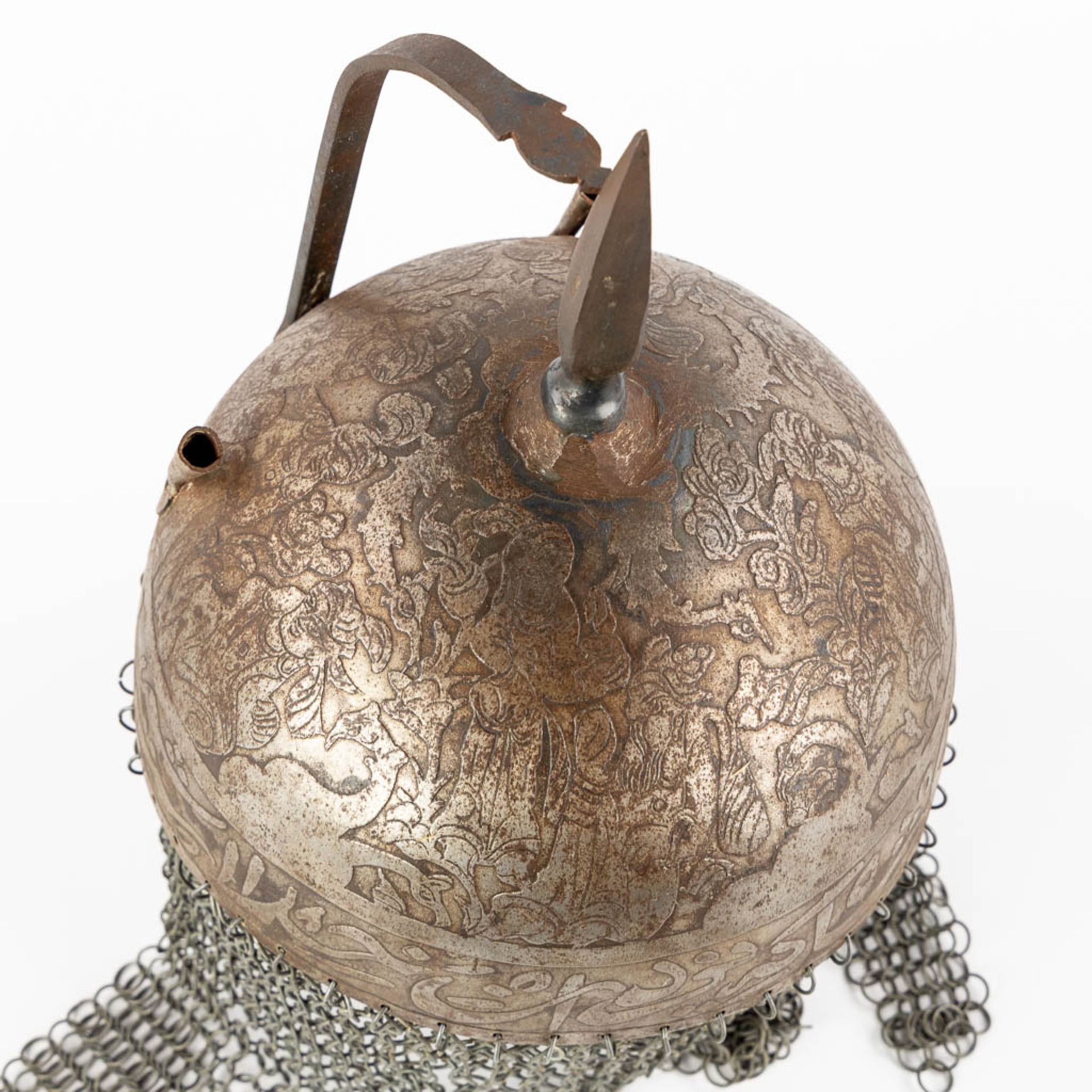 A decorative shield, axe and helmet in Ottoman style. 20th C. (D:48 cm) - Bild 18 aus 19