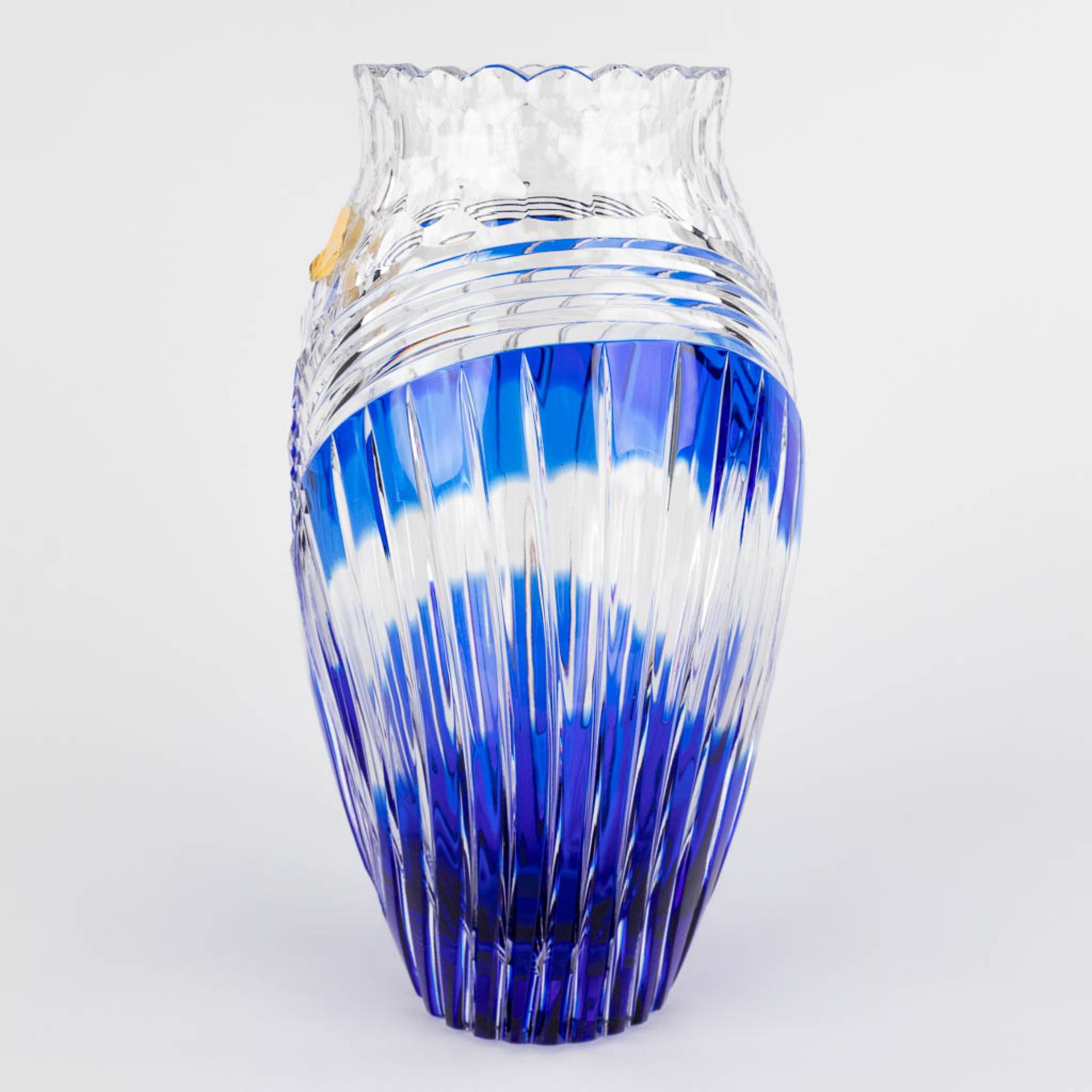 Val Saint Lambert, a blue and white crystal vase. (H:29,5 x D:15 cm) - Image 6 of 11