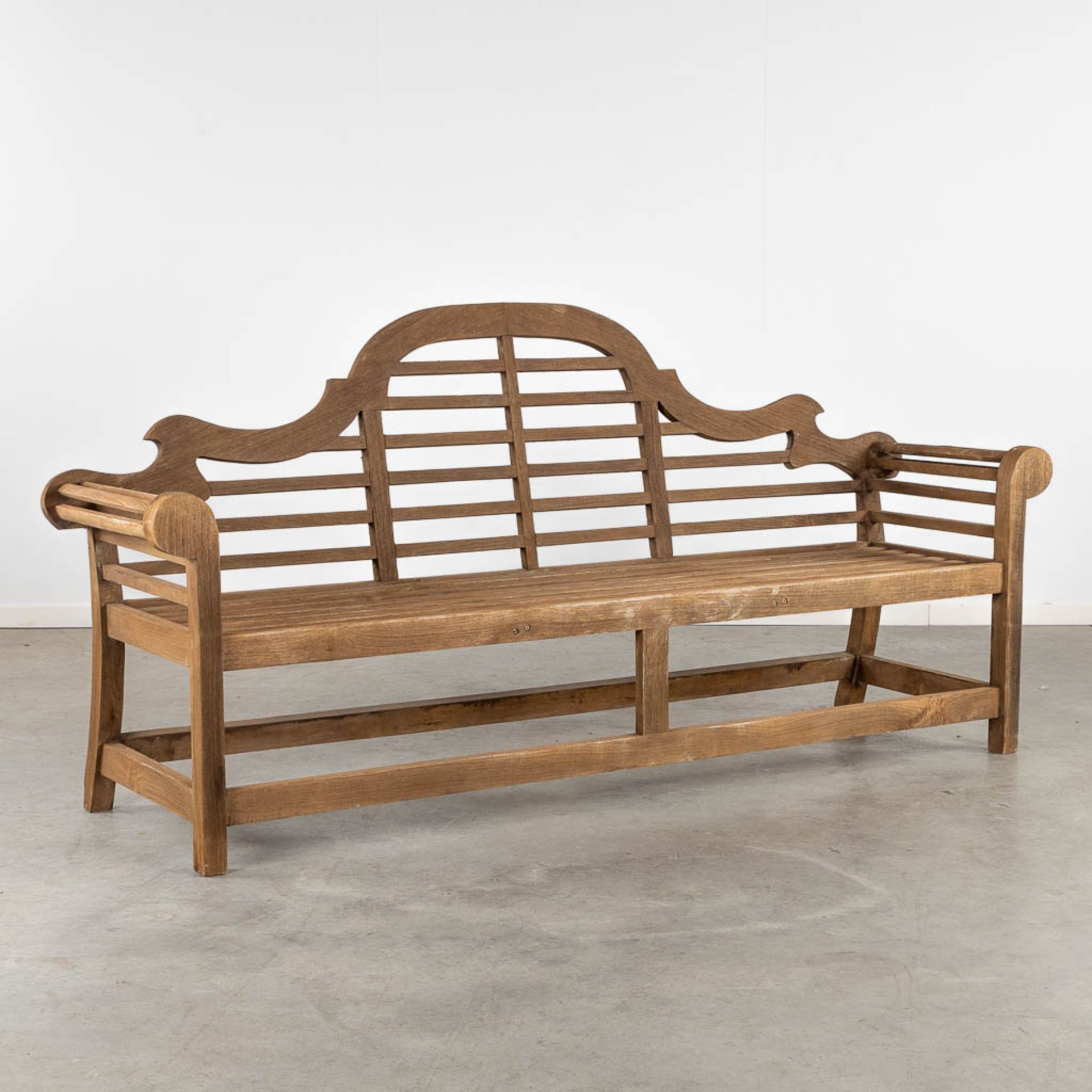 A large teak wood garden bench. (L:63 x W:226 x H:106 cm)