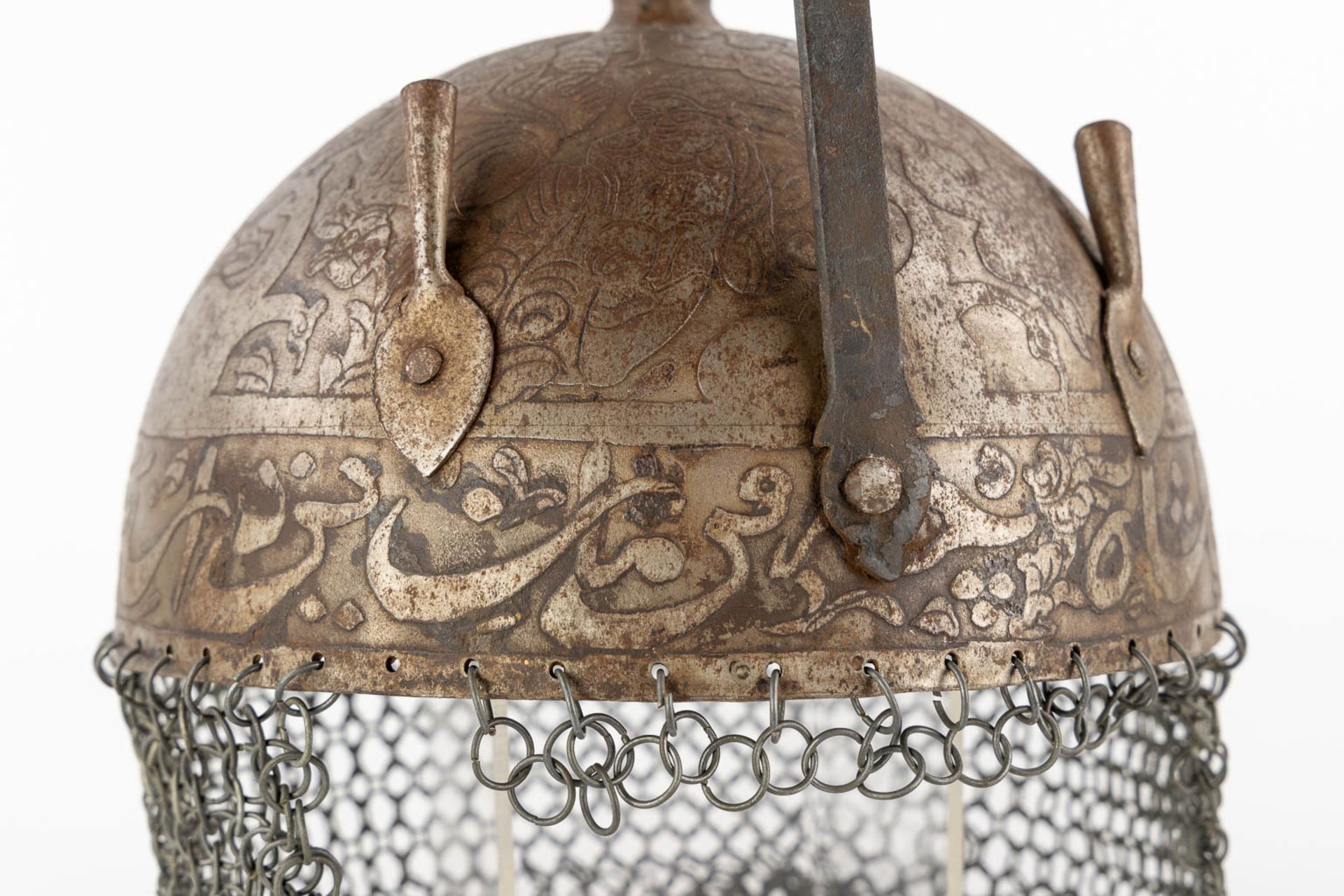 A decorative shield, axe and helmet in Ottoman style. 20th C. (D:48 cm) - Image 15 of 19