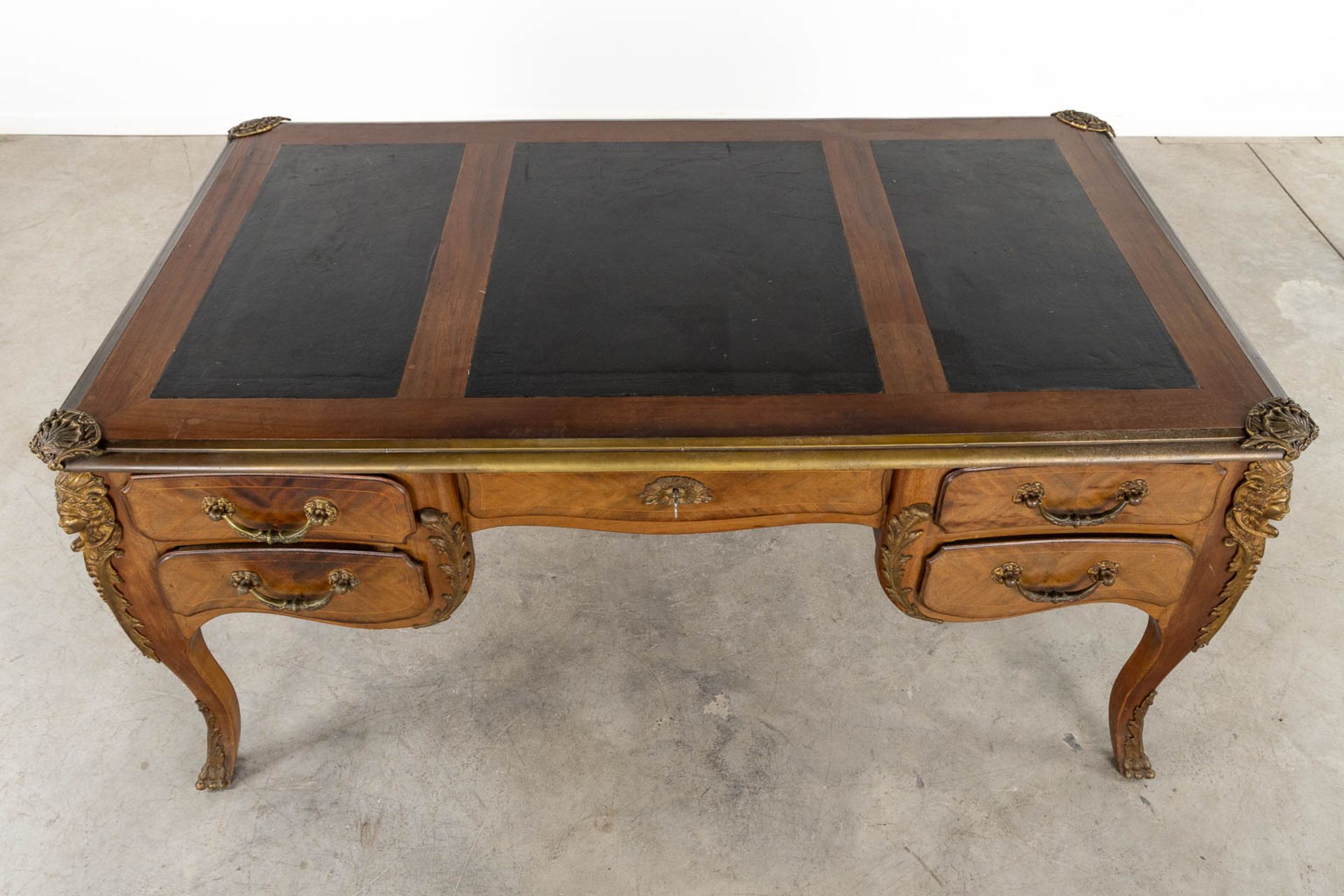 A richly decorated desk, wood mounted with bronze and standing on claw feet. Circa 1920. (L:100 x W: - Bild 8 aus 14