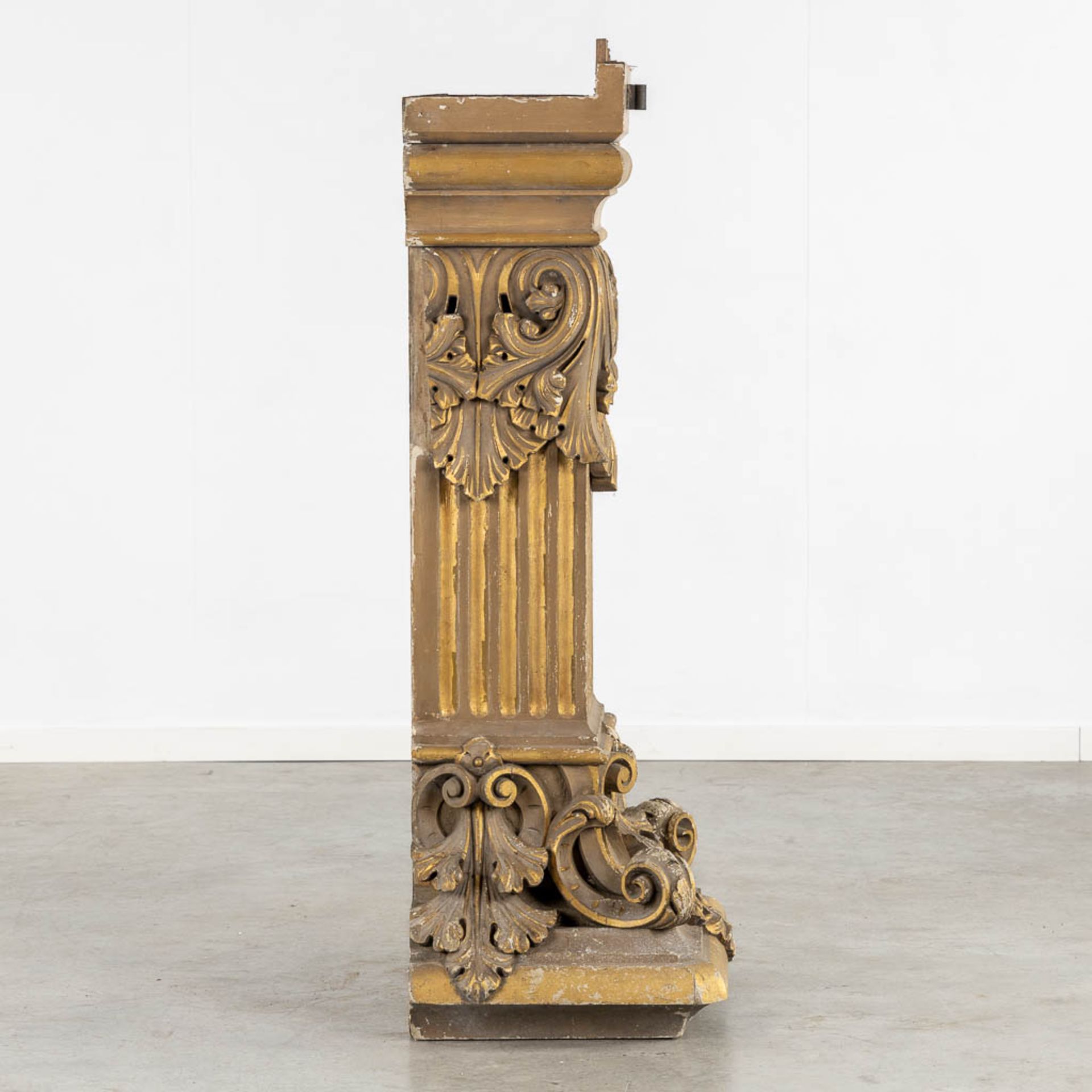 A richly gilt and woodsculptured pedestal with an ionic capitel. Circa 1900. (L:44 x W:60 x H:130 cm - Image 7 of 14