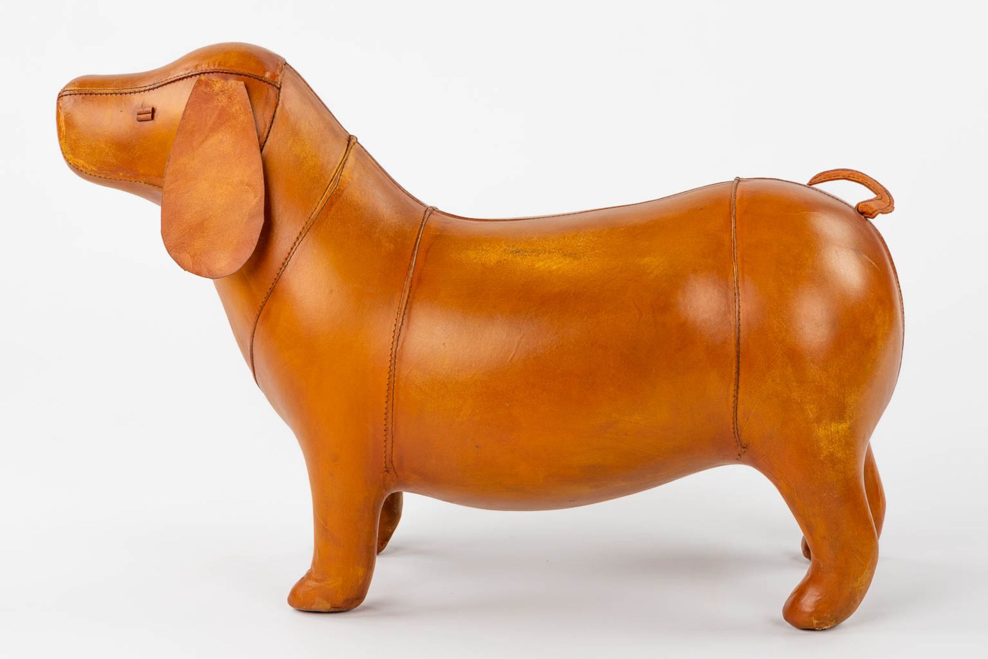Two footstools, leather, Pig and Dog, in the style of Dimitri Omersa. (L:25 x W:70 x H:46 cm) - Bild 6 aus 20