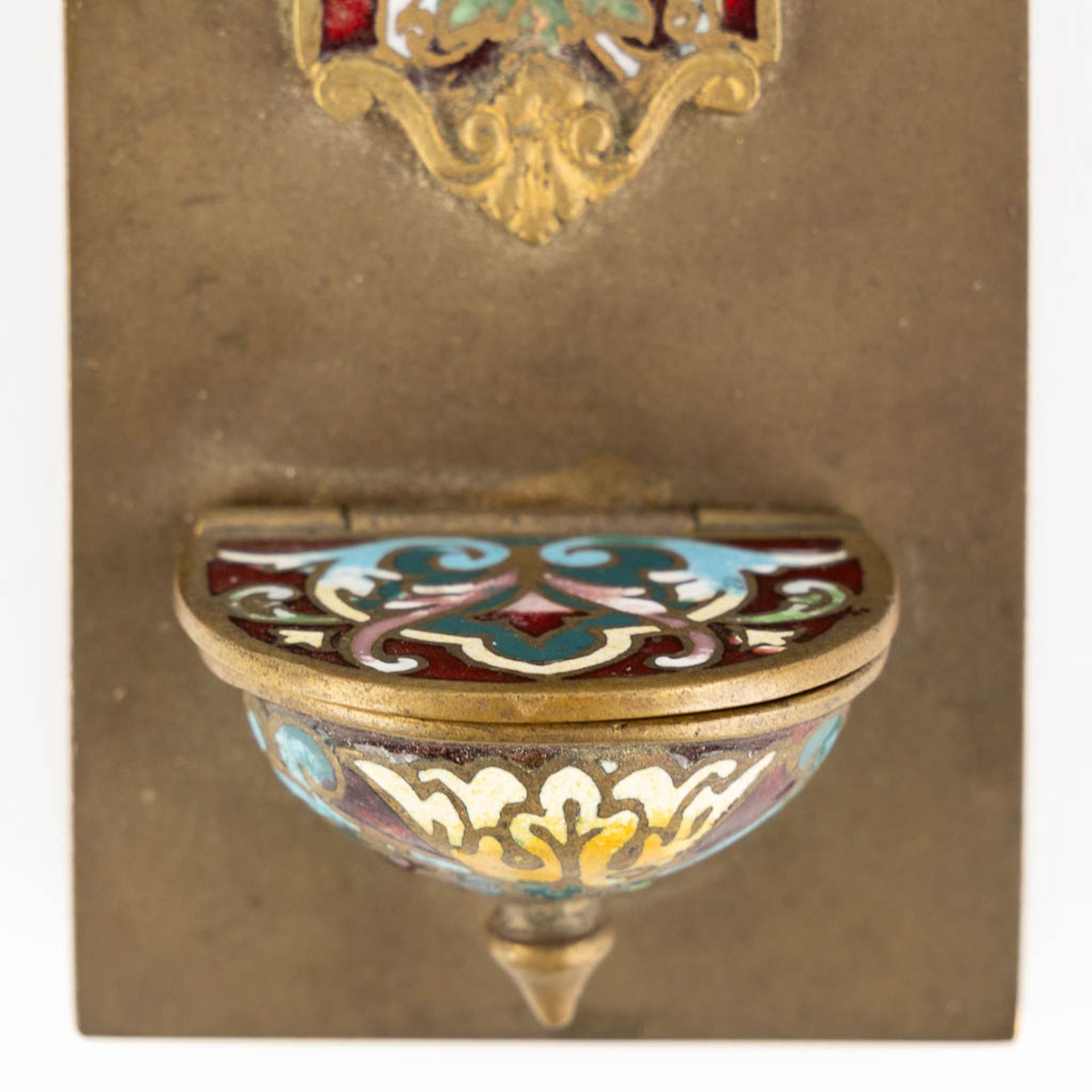A Holy Water Font, copper with champslevé enamel. Circa 1900. (W:12 x H:20 cm) - Bild 6 aus 9