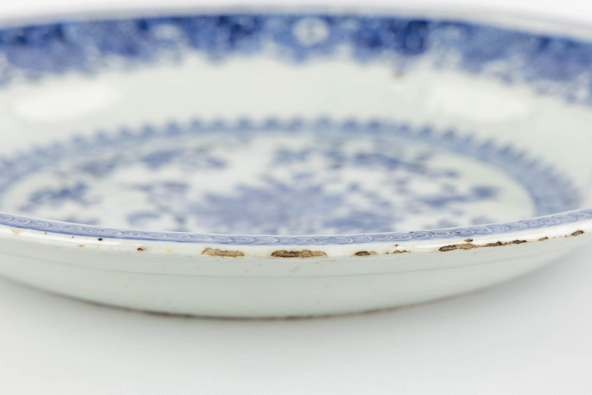 A Chinese charger with a blue-white decor. 18th/19th C. (D:33 cm) - Image 9 of 10