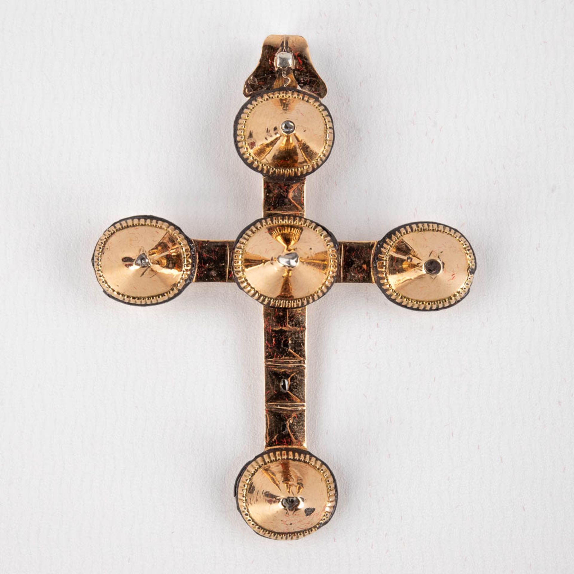 An antique Capucine cross pendant, 18ct yellow gold with old cut diamonds, 19th C. 12,06g. (L:1,1 x
