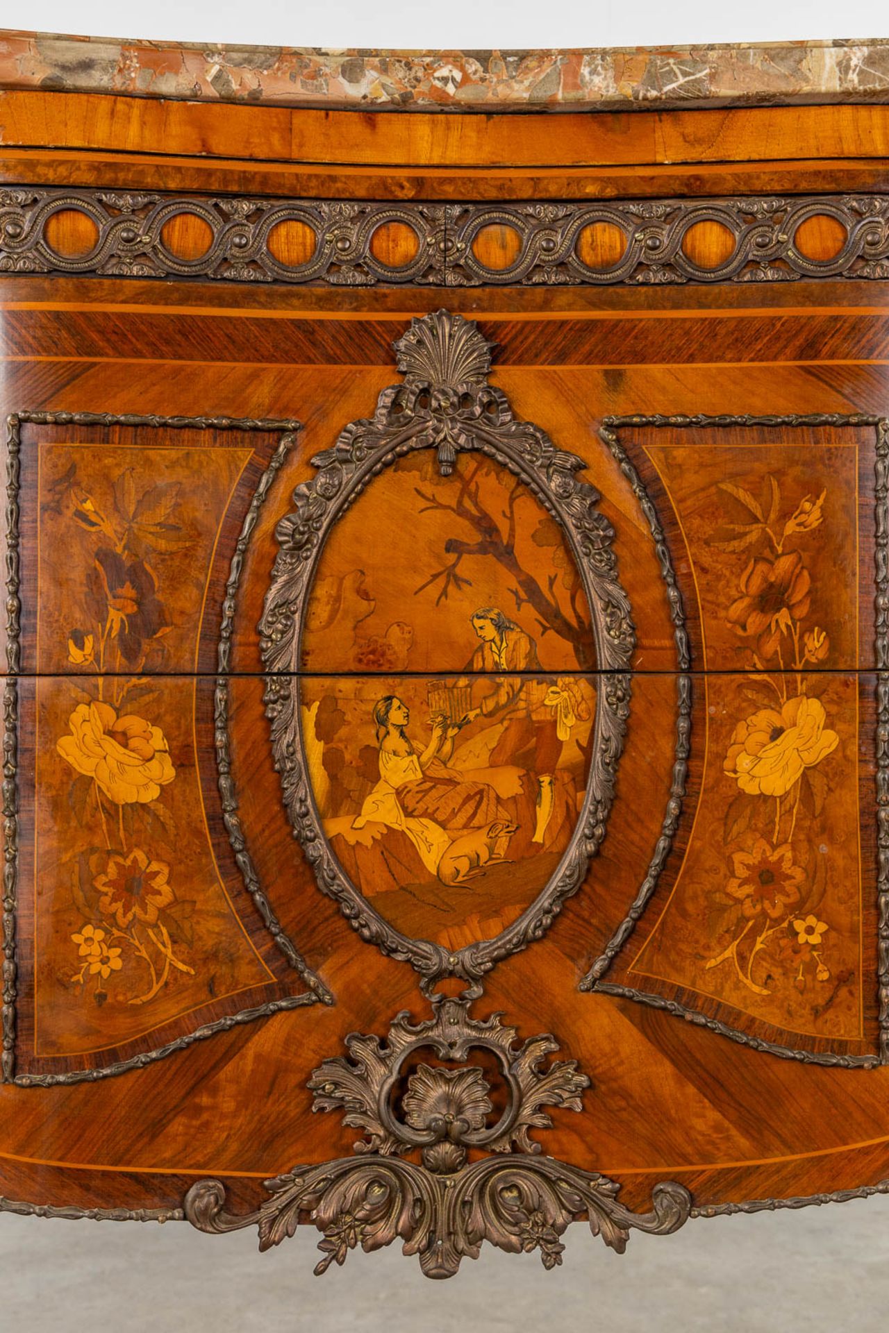 A commode with a marble top, marquetry inlay and mounted with bronze. Louis XVI style. (L:51 x W:131 - Bild 11 aus 18