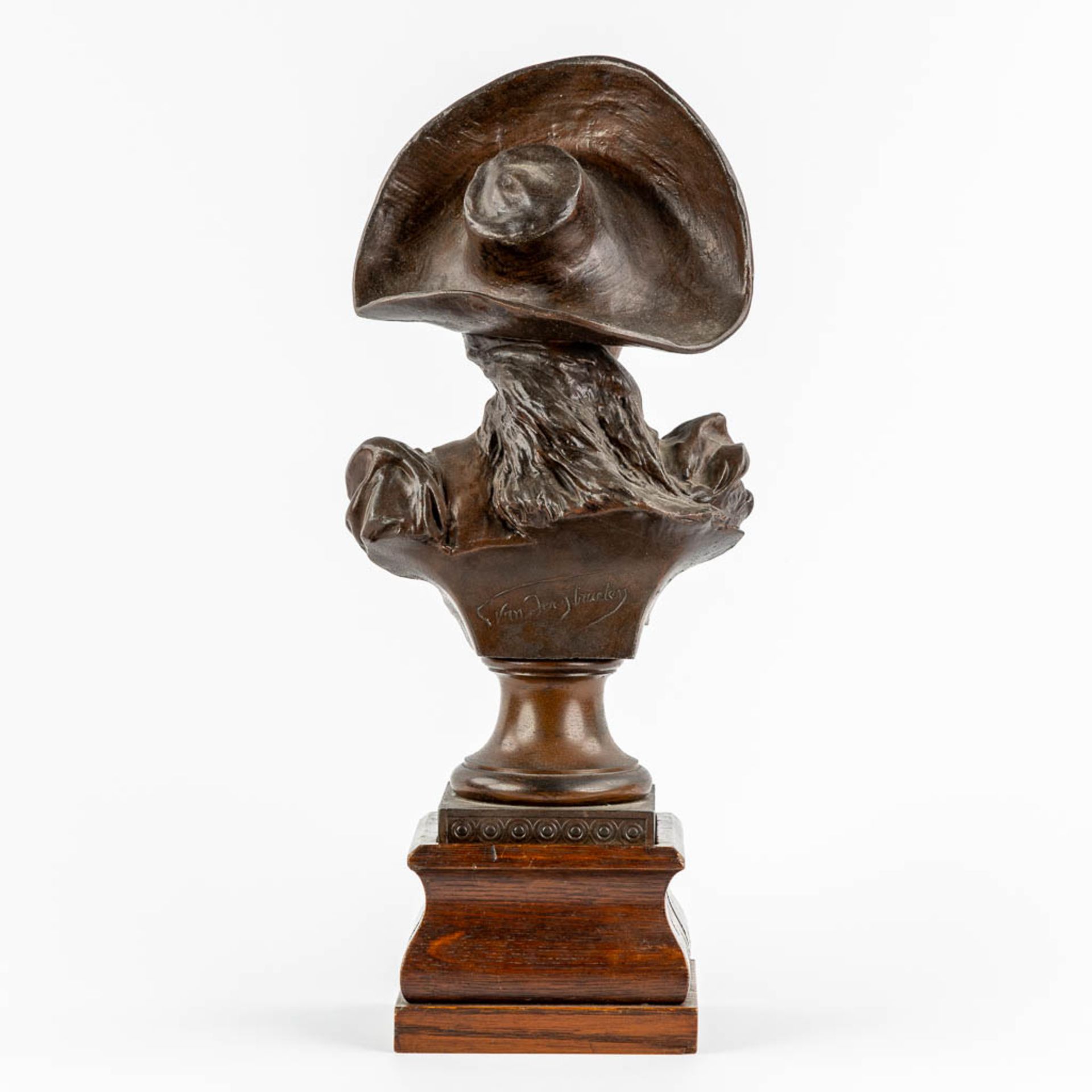 Georges VAN DER STRAETEN (1856-1928) 'Decorative bust', patinated spelter. (L:14 x W:20 x H:38 cm) - Image 5 of 10