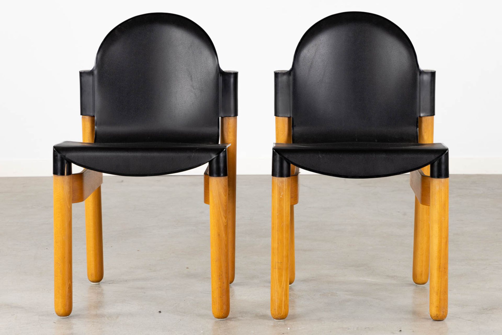 Gerd LANGE (1931) 'Chairs' for Thonet. Plastic and wood. (L:47 x W:46 x H:80 cm) - Image 3 of 13