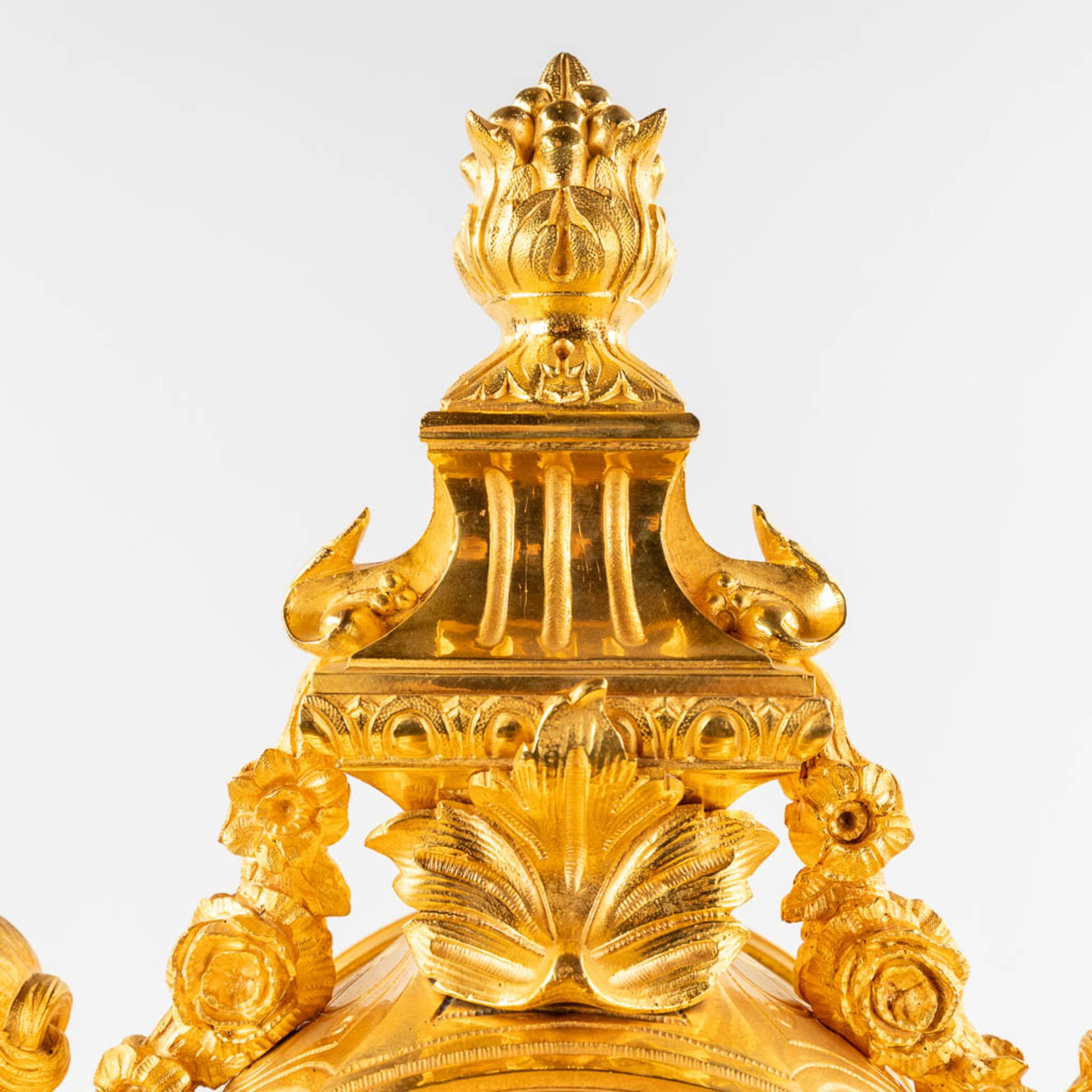 A three-piece mantle garniture clock and candelabra, gilt bronze in Louis XV style. 19th C. (L:28 x - Image 14 of 16