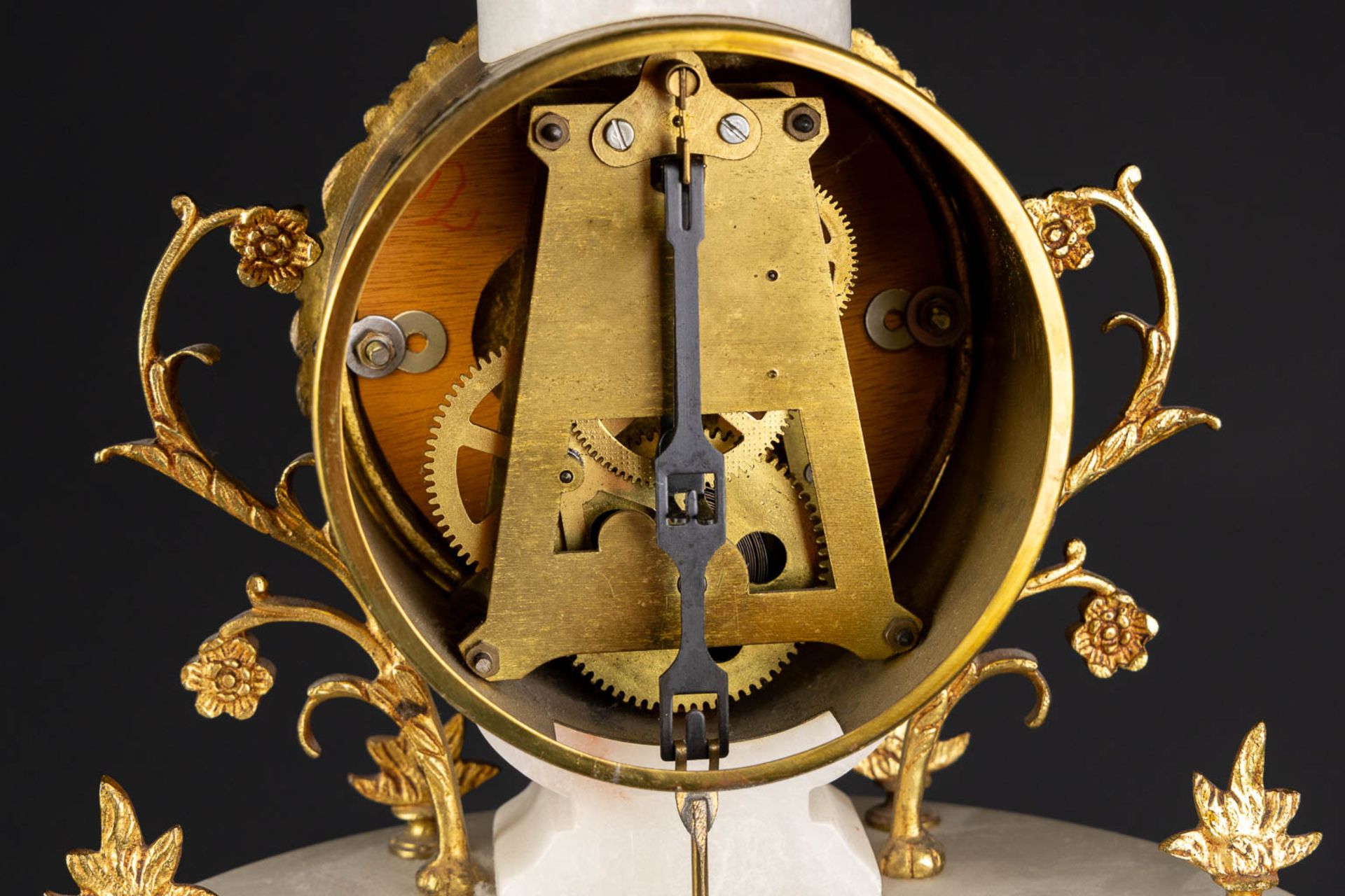 A column clock, brass and alabaster. 20th C. (L:13 x W:25 x H:60 cm) - Image 13 of 13