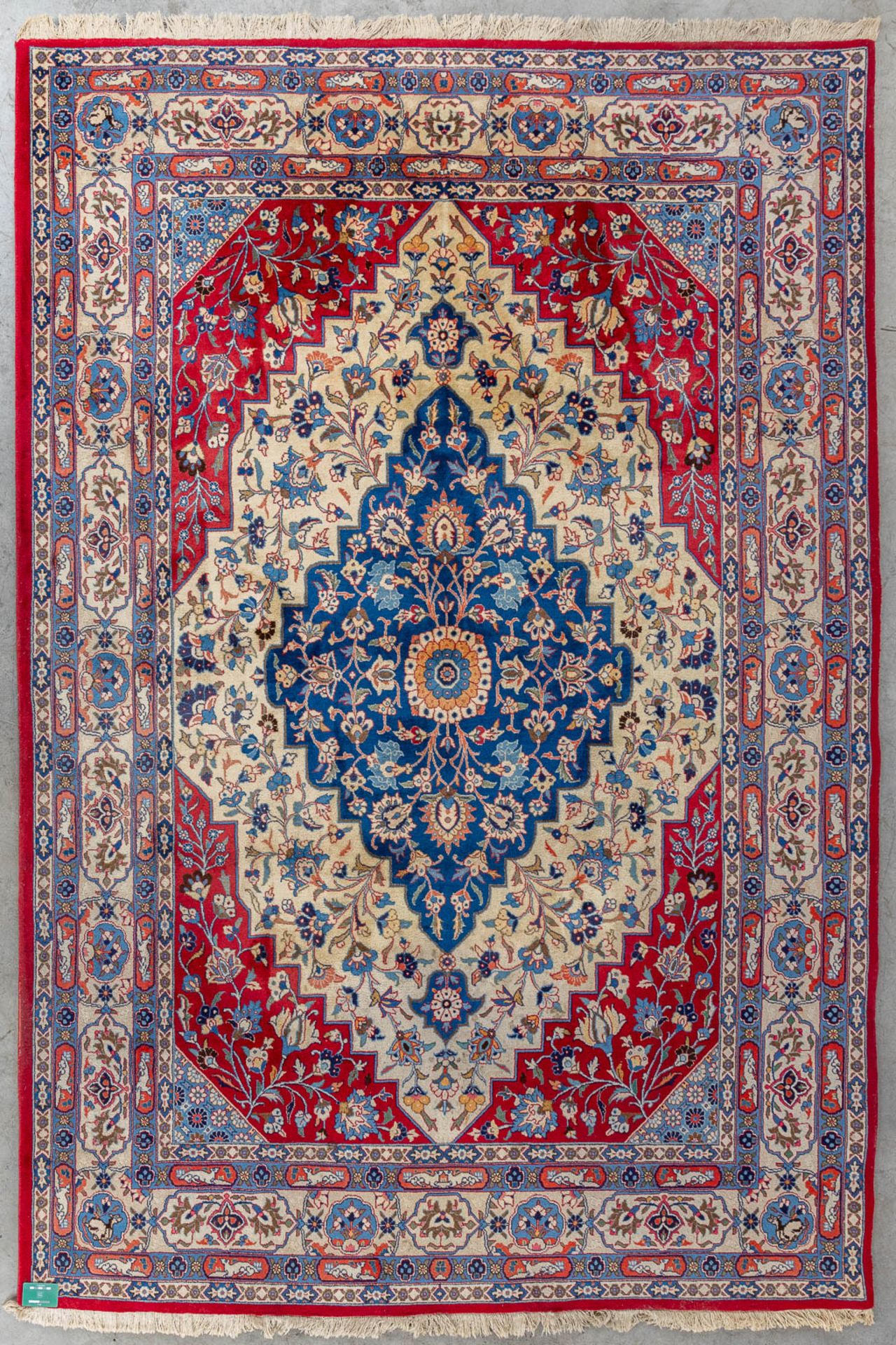 An Oriental hand-made carpet, Varamin. (L:28 x W:203 cm) - Image 2 of 11