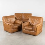 Durlet, a three-piece salon suite, brown leather. (L:100 x W:155 x H:85 cm)