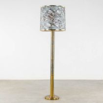 A mid-century floorlamp, brass, circa 1960. (H:176 x D:50 cm)