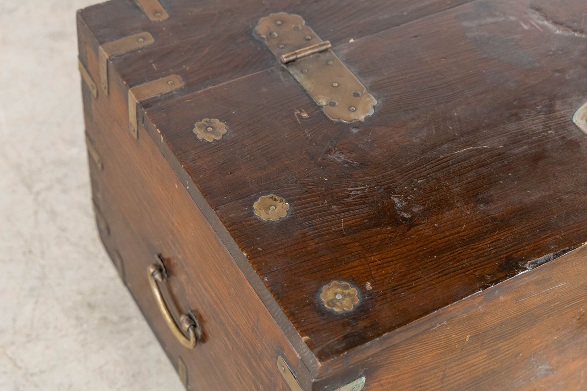 An antique Oriental chest with brass hardware. (L:43 x W:76 x H:40 cm) - Image 11 of 13