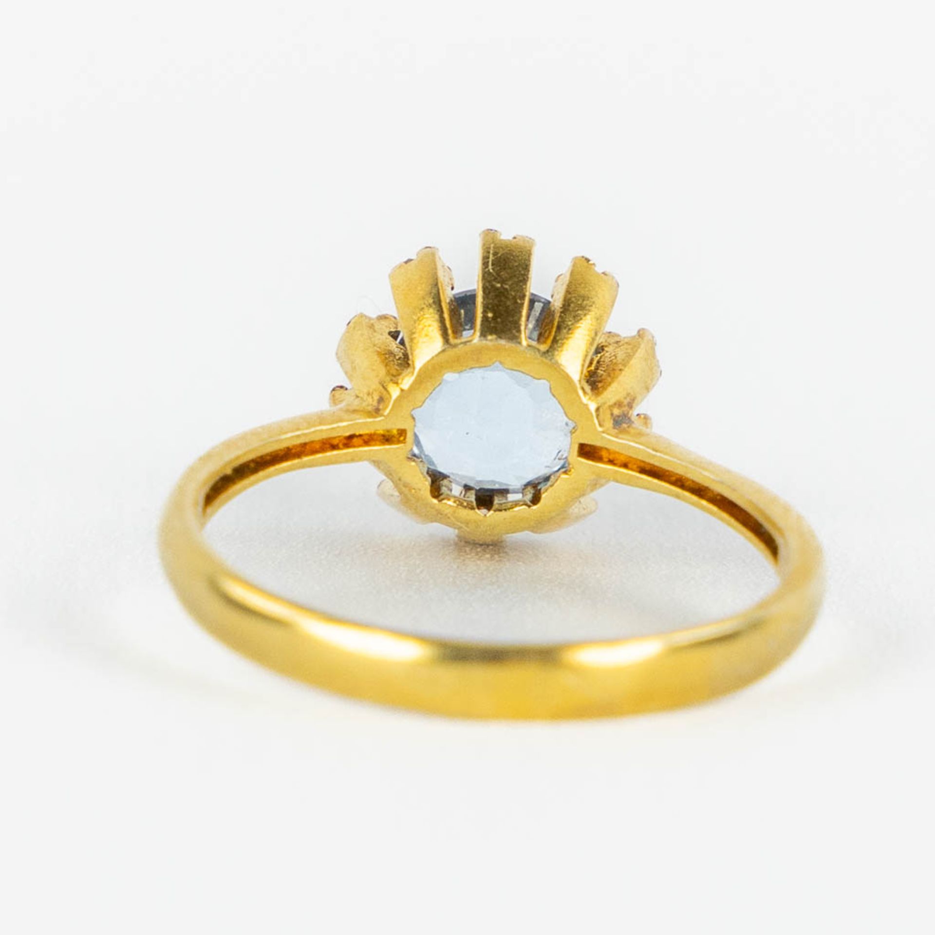 A ring, gilt silver with a cut topaaz, old cut diamonds. 2,48g. Ring size 59. - Image 7 of 9