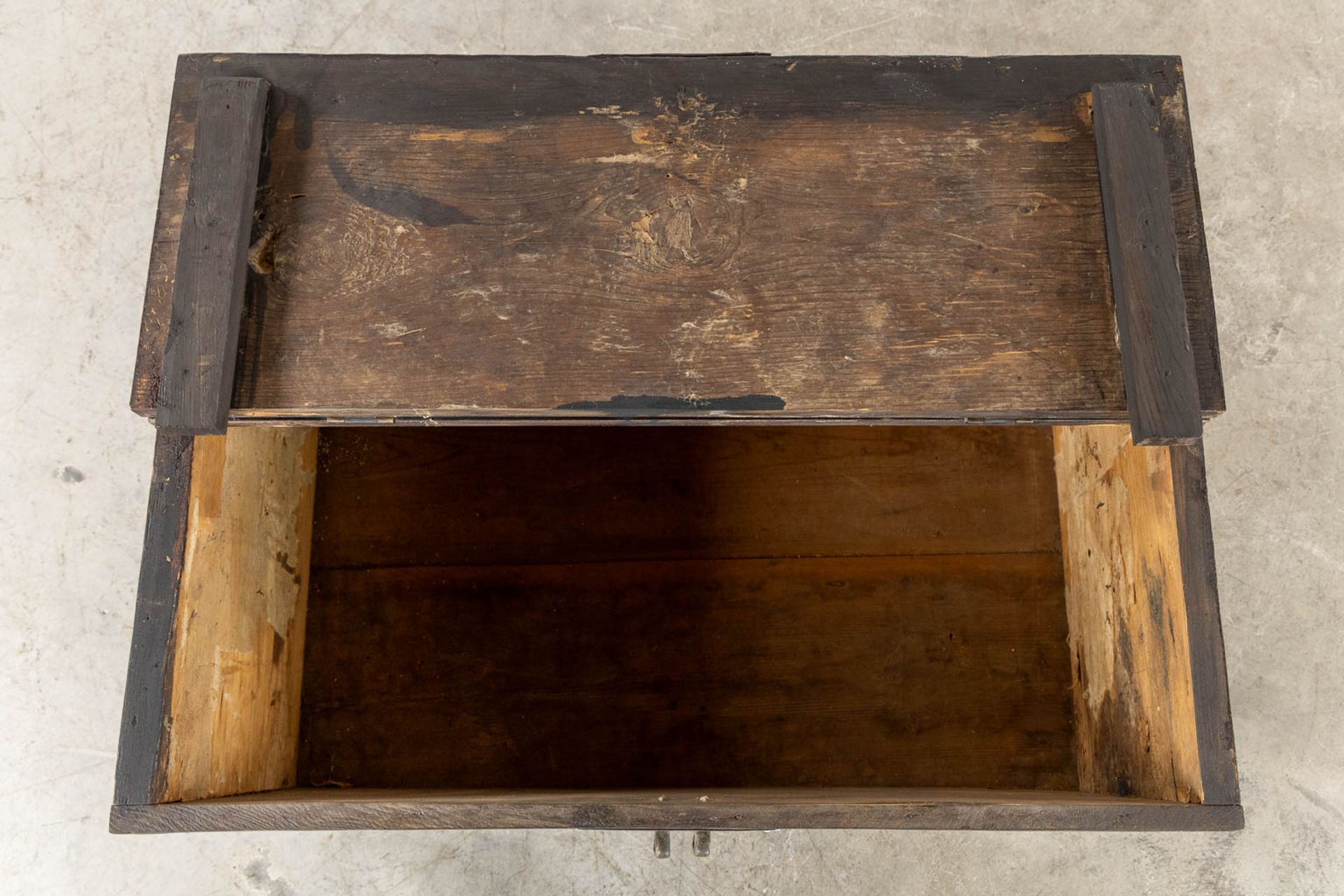 An antique Oriental chest with brass hardware. (L:43 x W:76 x H:40 cm) - Image 10 of 13