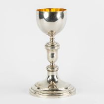 An antique chalice, silver, The Netherlands. 468g. (H:25,5 x D:15 cm)
