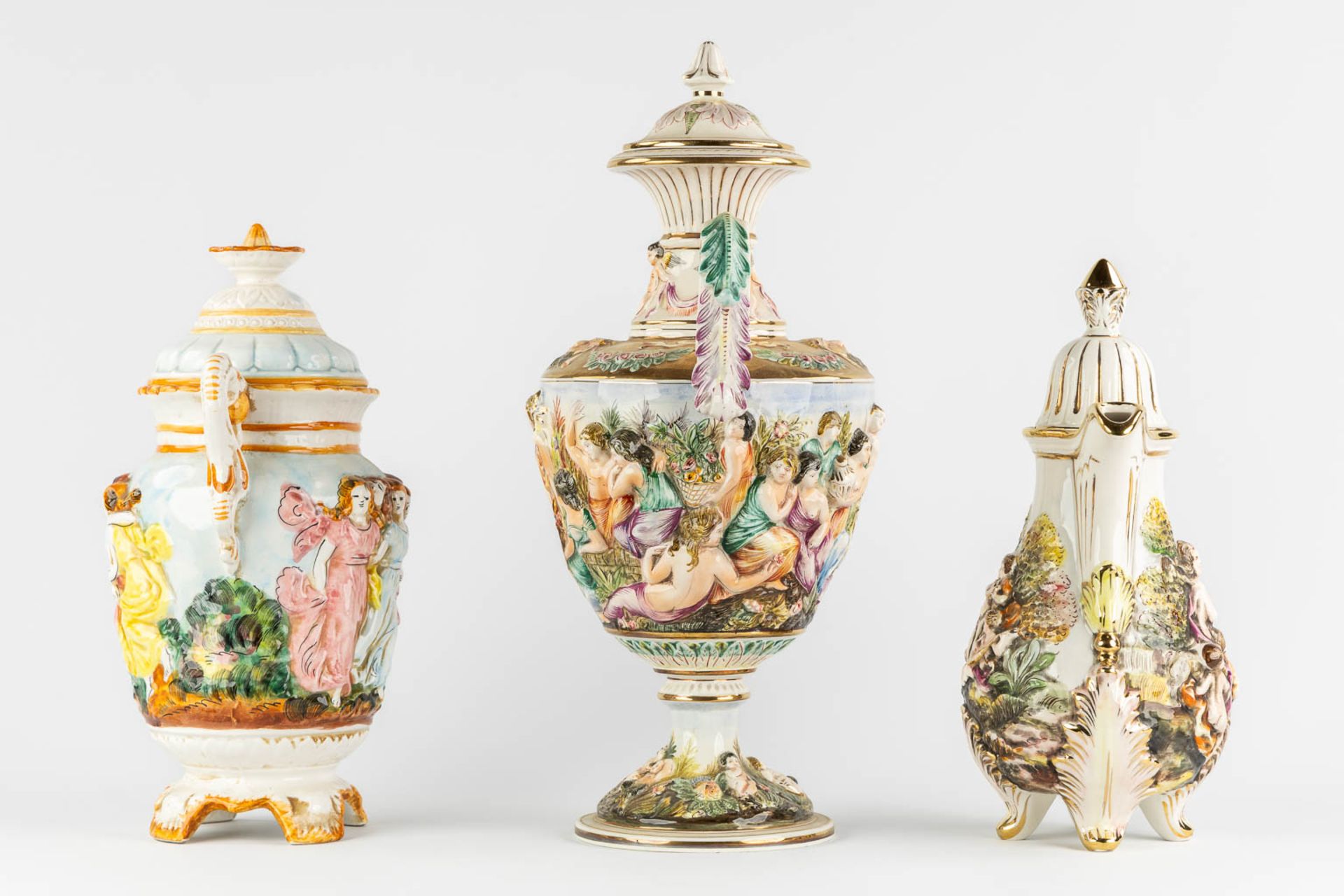 Capodimonte, 5 large pitchers, vases and urns. Glazed faience. (L:23 x W:31 x H:50 cm) - Image 6 of 31