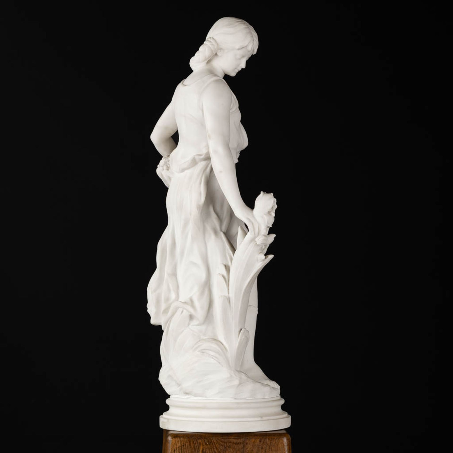 Hippolyte MOREAU (1832-1927) 'Lady with flowers' sculptured Carrara marble. (L:25 x W:35 x H:80 cm) - Image 4 of 12