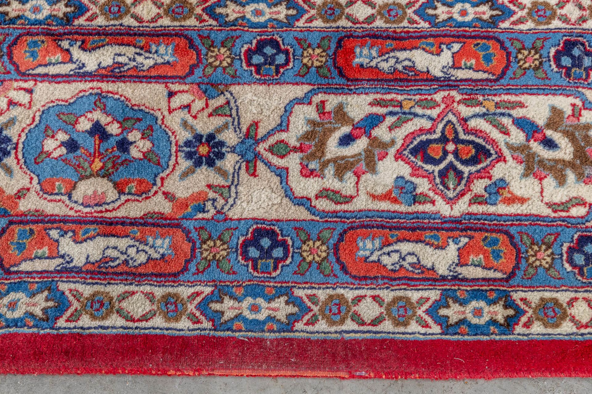 An Oriental hand-made carpet, Varamin. (L:28 x W:203 cm) - Image 3 of 11