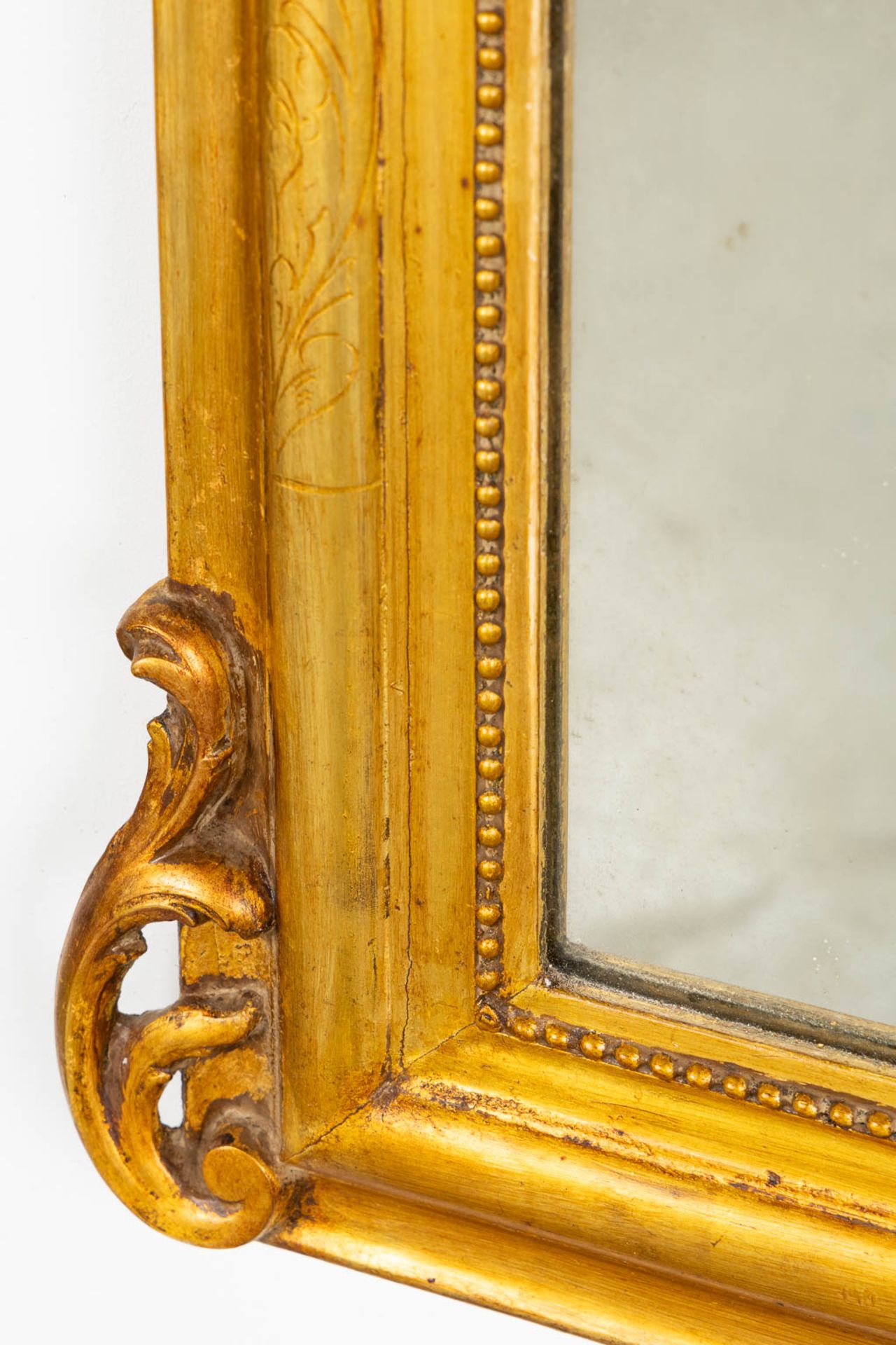 An antique mirror, gilt wood and stucco. Circa 1900. (W:82 x H:122 cm) - Image 6 of 11