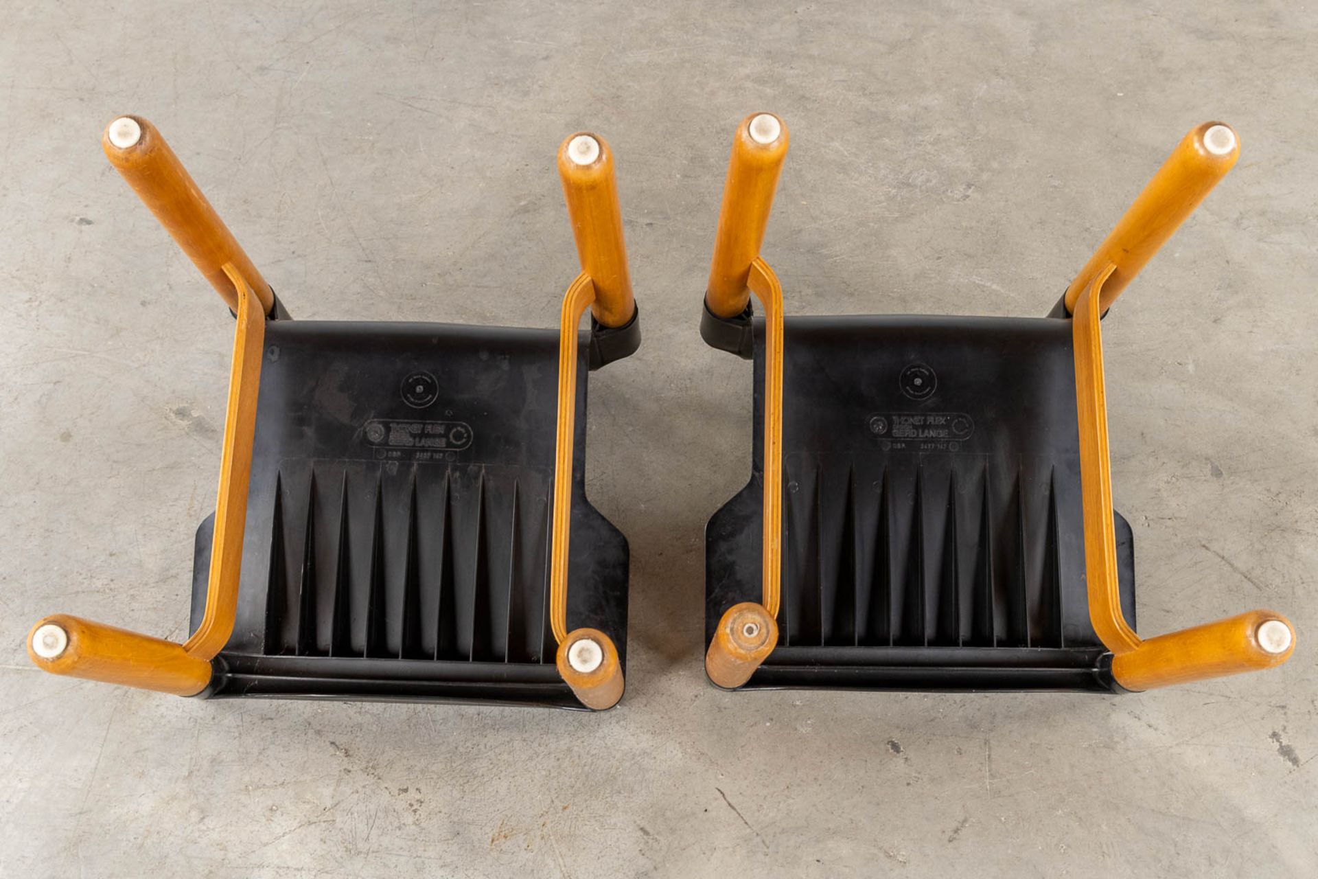 Gerd LANGE (1931) 'Chairs' for Thonet. Plastic and wood. (L:47 x W:46 x H:80 cm) - Image 6 of 13