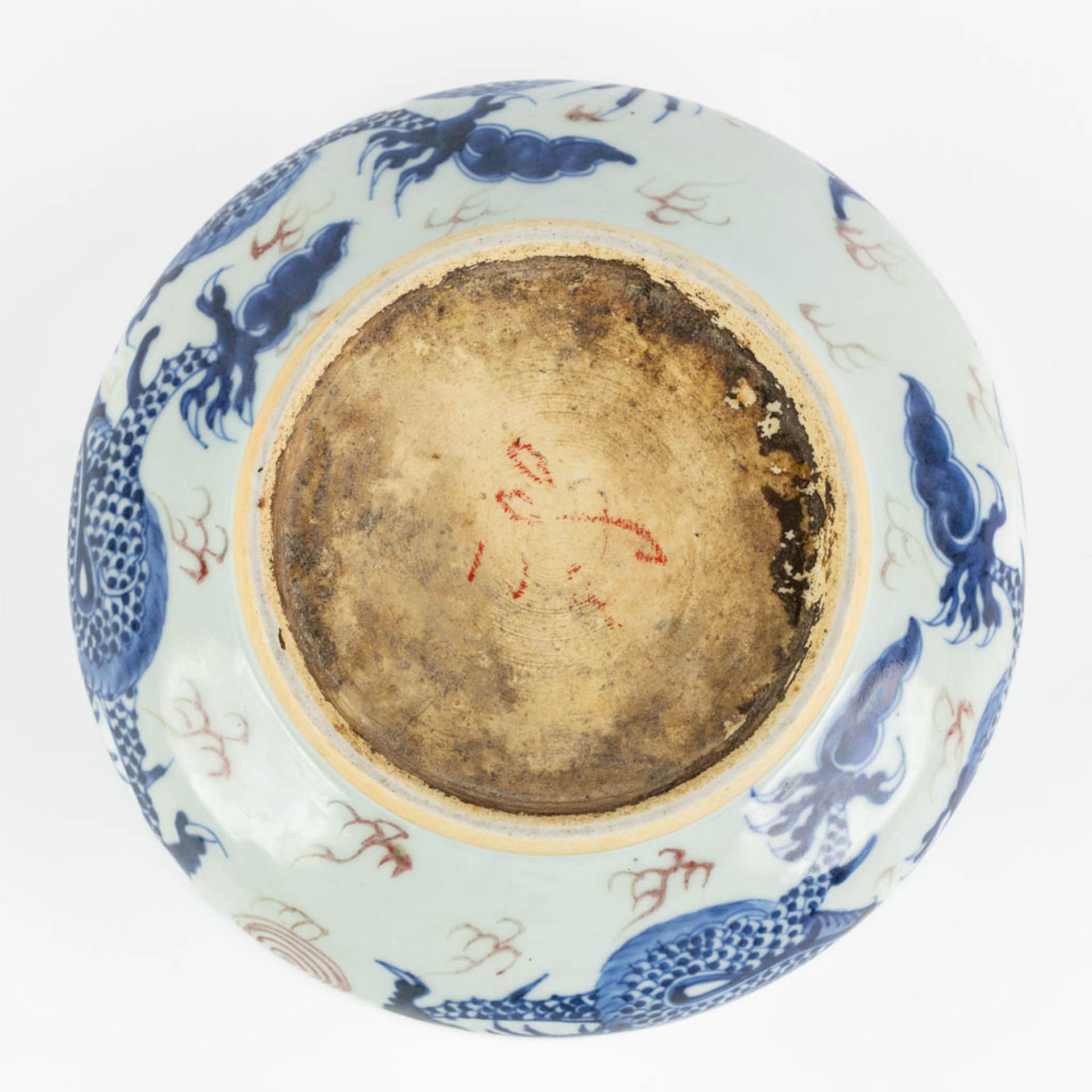 A Chinese cencer with a blue-white and red dragon decor. 19th C. (H:11 x D:21,5 cm) - Image 9 of 11