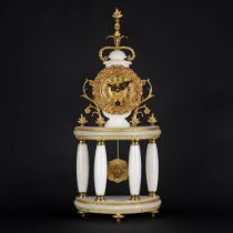 A column clock, brass and alabaster. 20th C. (L:13 x W:25 x H:60 cm)