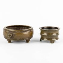 Two Chinese cencers, patinated bronze. Kangxi and Jianjin mark. (L:15 x W:19 x H:7,5 cm)