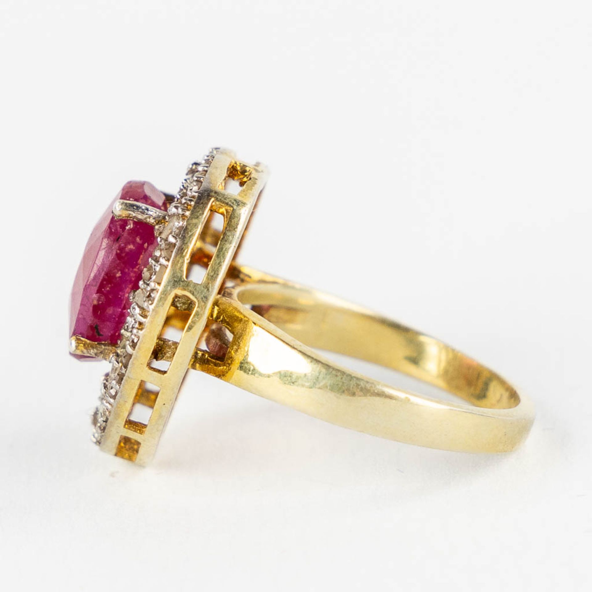 A ring, gilt silver with a facetted sapphire, old cut diamonds. 6,34g. Ring size 56. - Image 7 of 9